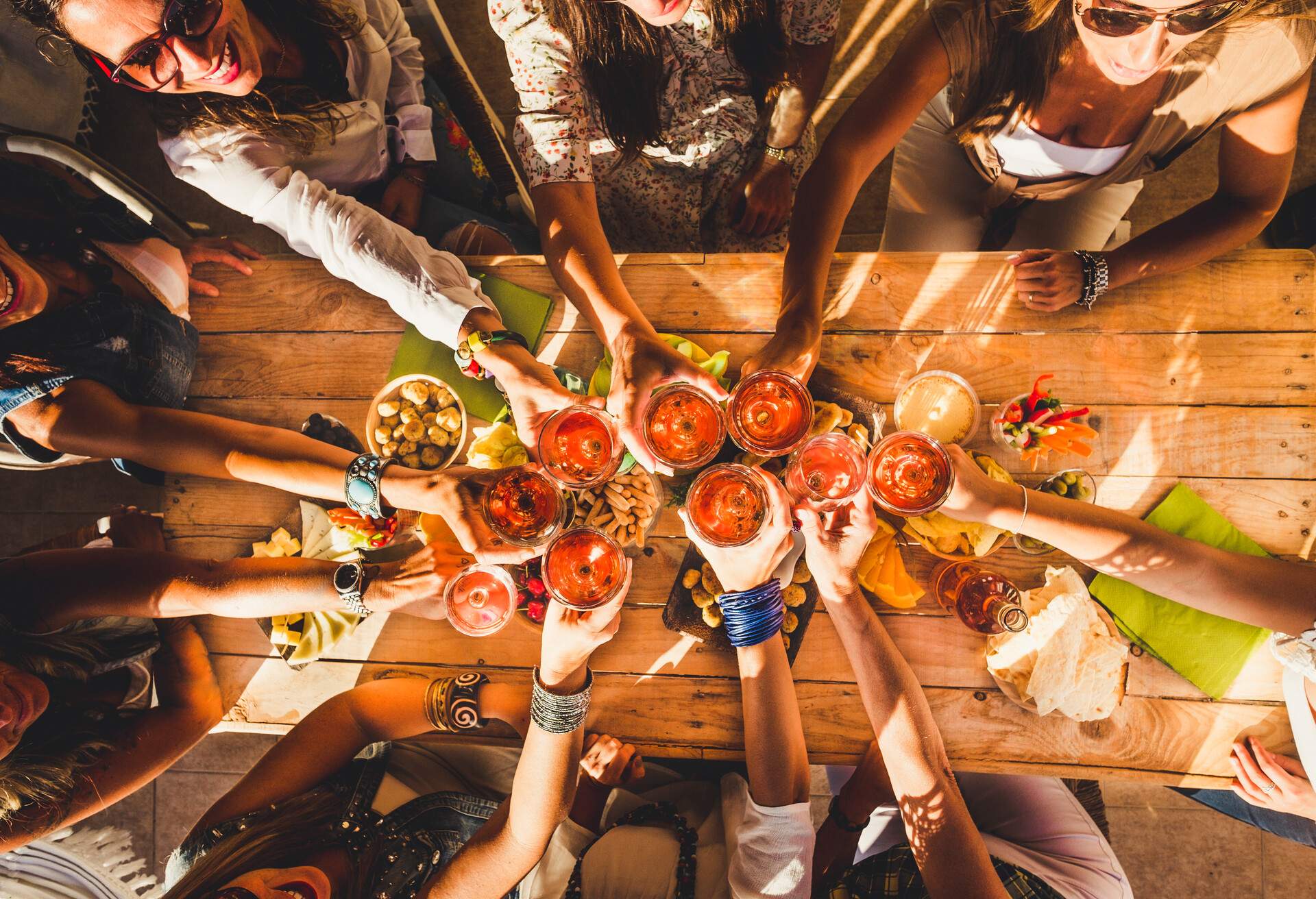 THEME_PEOPLE_FRIENDS_FOOD__TAPAS_DRINKSGettyImages-1166353768