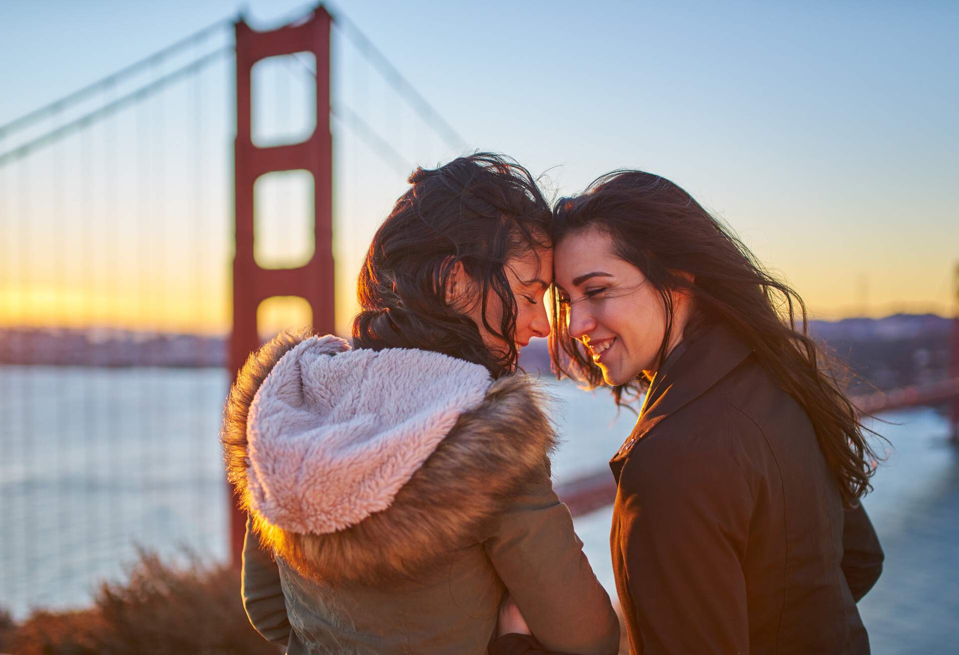 USA_SAN_FRANCISCO_GOLDEN_GATE_BRIDGE_PEOPLE_WOMEN_COUPLE_GAY