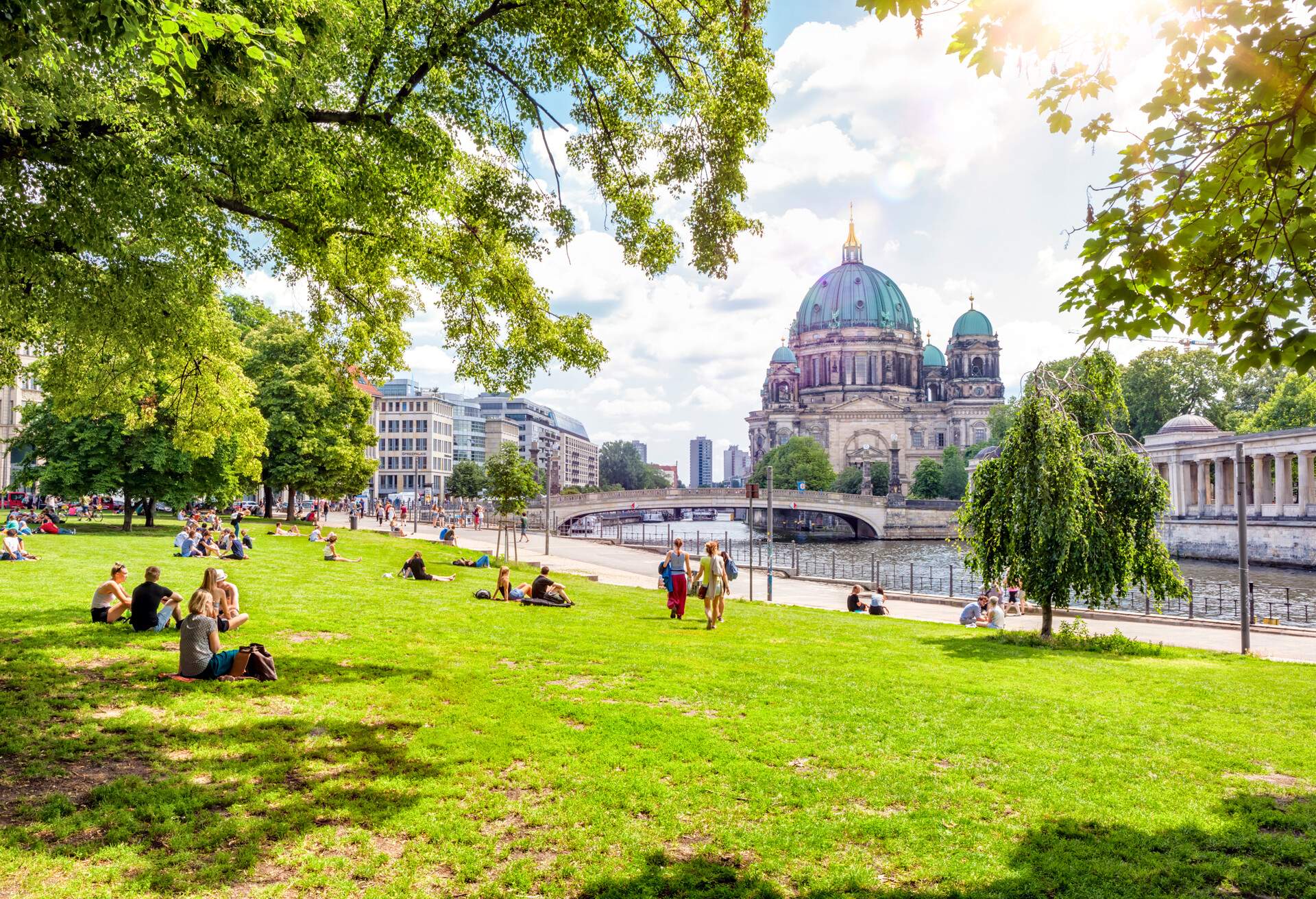 DEST_GERMANY_BERLIN_MITTE_BERLINER-DOM_THEME_PEOPLE-GettyImages-825317100