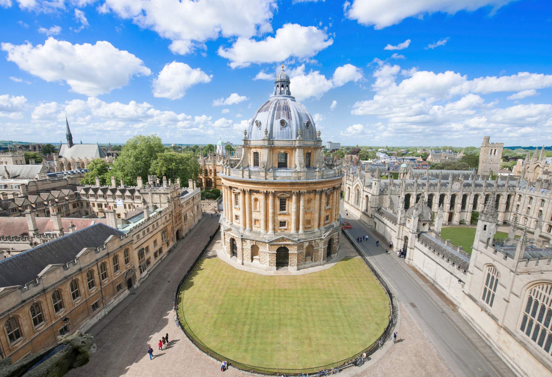 A central square with a round, domed building in the middle and buildings with courtyards on all sides. 