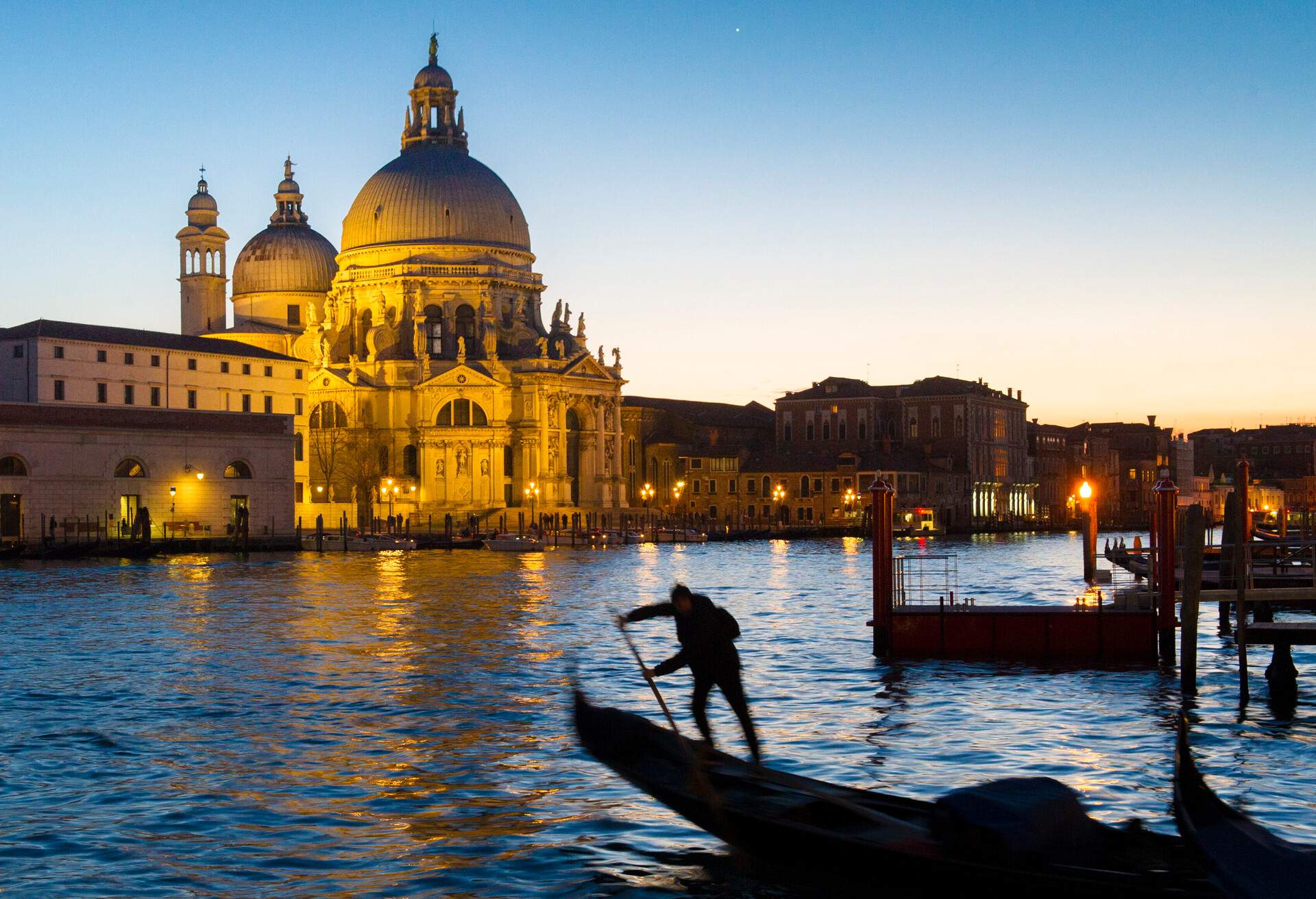 DEST_ITALY_VENICE_SANTA-MARIA-DELLA-SALUTE_GettyImages-644991222