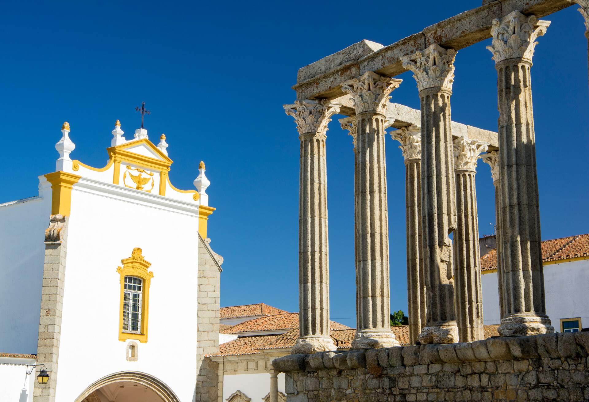 The time-worn stones of the ancient columns of the Temple of Évora stand proudly, bearing witness to their rich history.