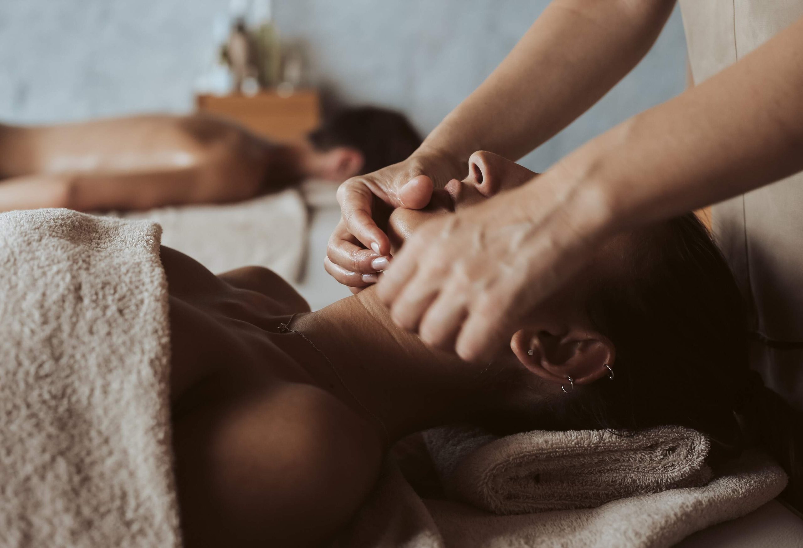 A relaxing day for a couple in the spa for a whole-body massage.