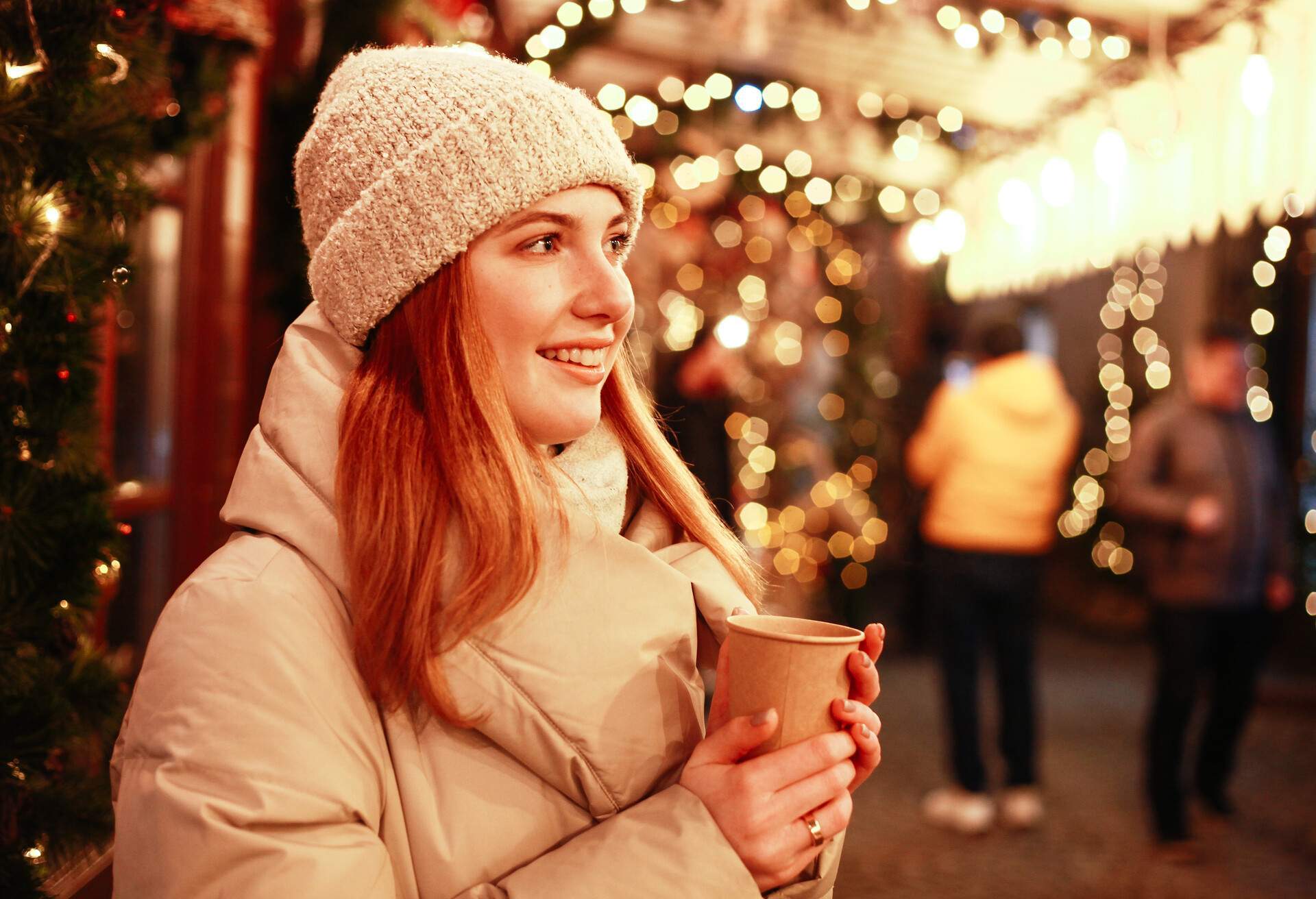 THEME_PERSON_WOMAN_CHRISTMAS_MARKET_GettyImages