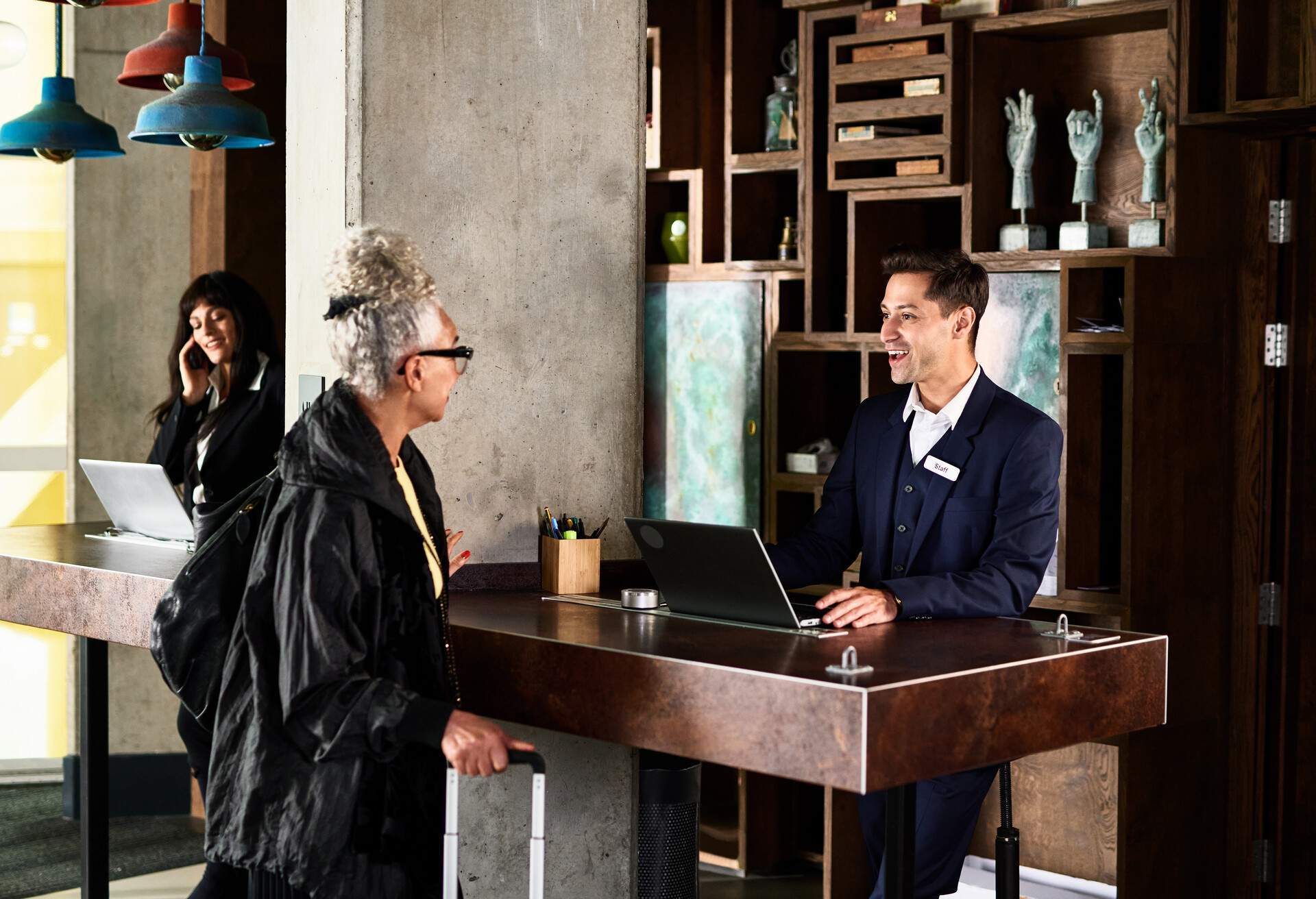 theme_people_woman_man_hotel_reception_gettyimages-1347851150-copy-1