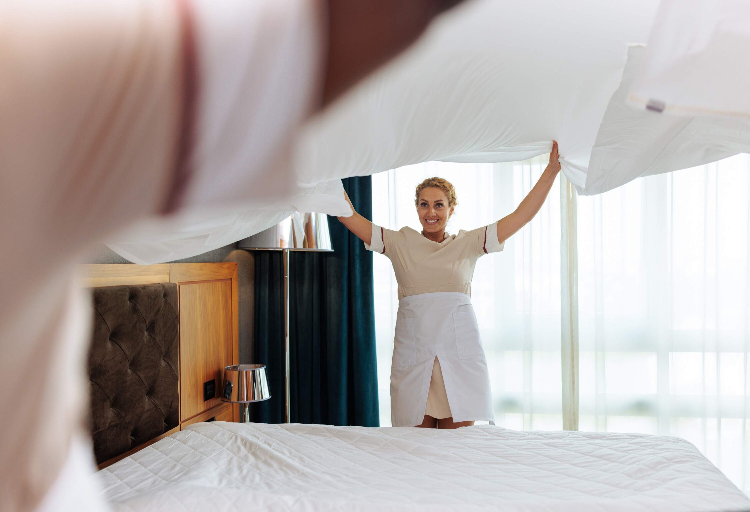 theme_hotel_room_maids_maid_bed_gettyimages-1502313804