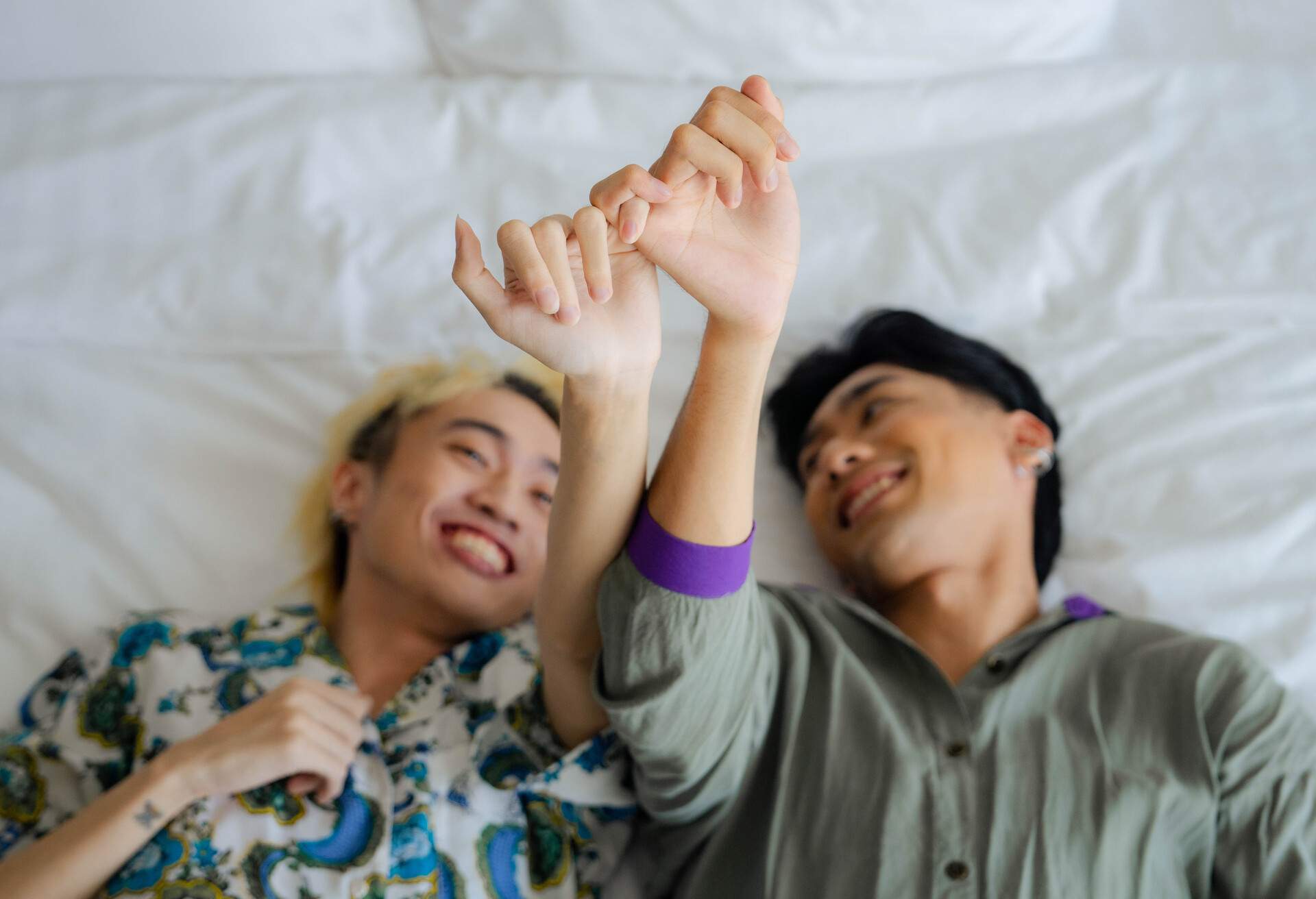 theme_couple_people_gay_lbgtqia_hotel_room_gettyimages-1416778211