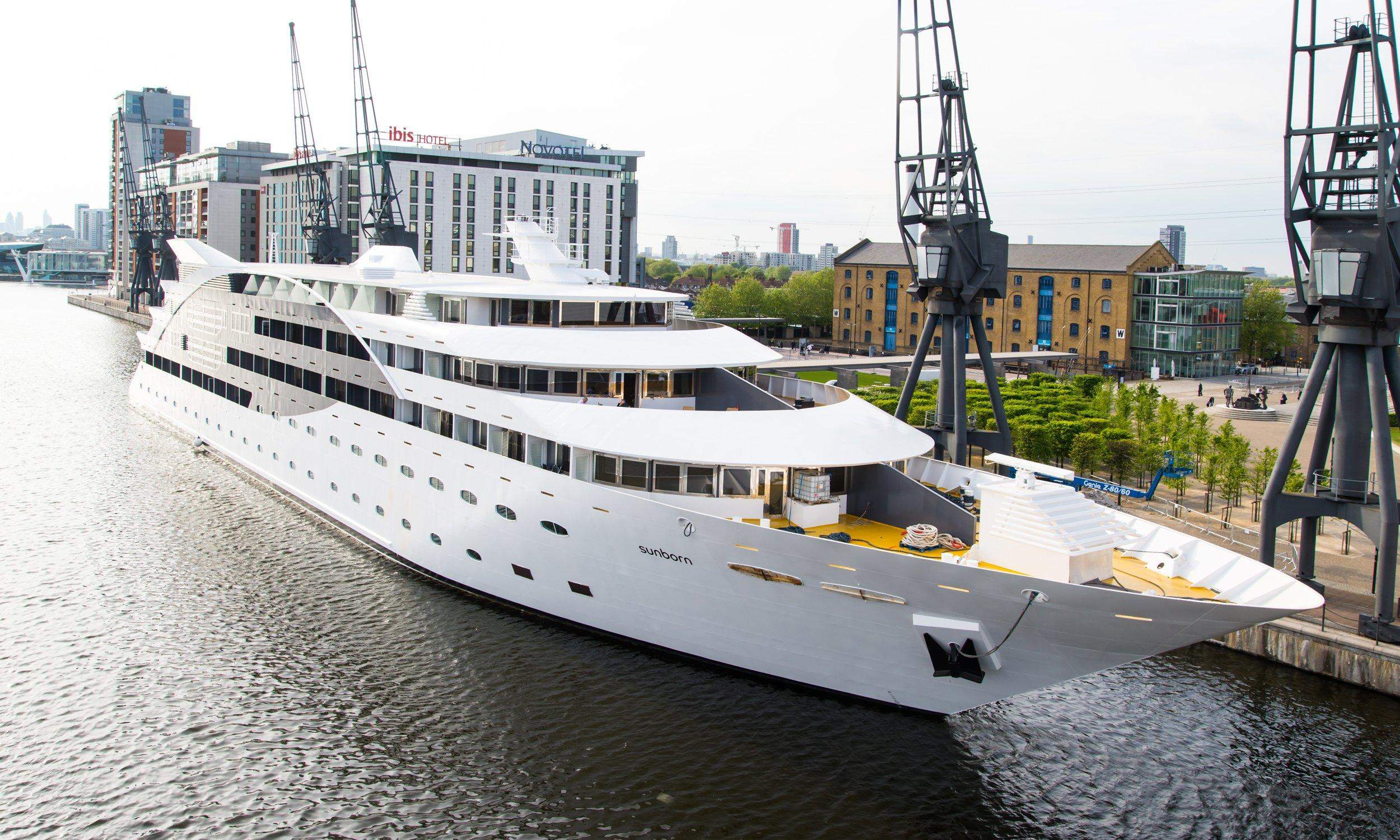 sunborn-london-yacht-hotel-leonardo-2140519-exterior_o-555861