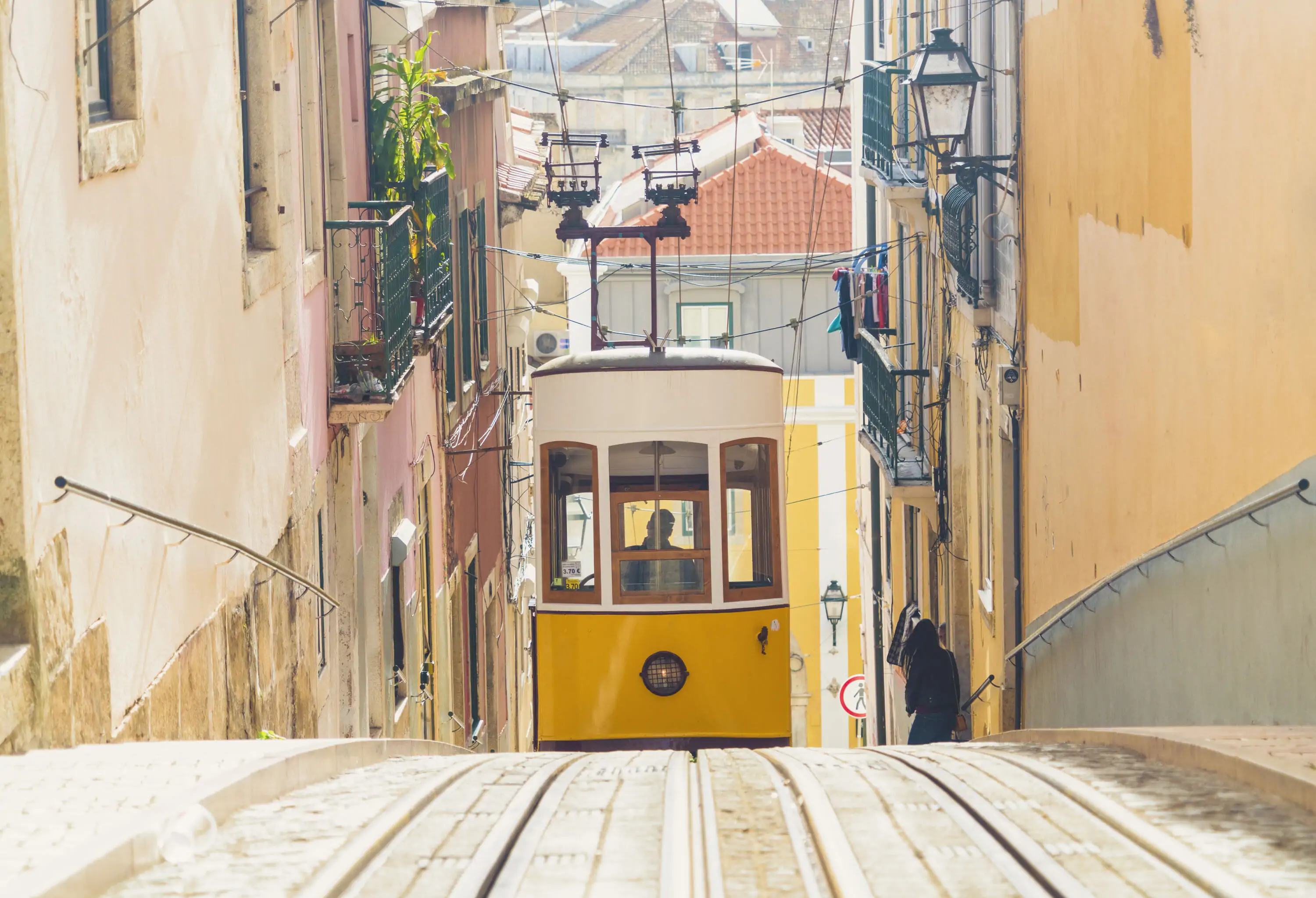 dest_portugal_lisbon_elevador-da-gloria_cable-railways_gettyimages-961109768_universal_within-usage-period_75510-1