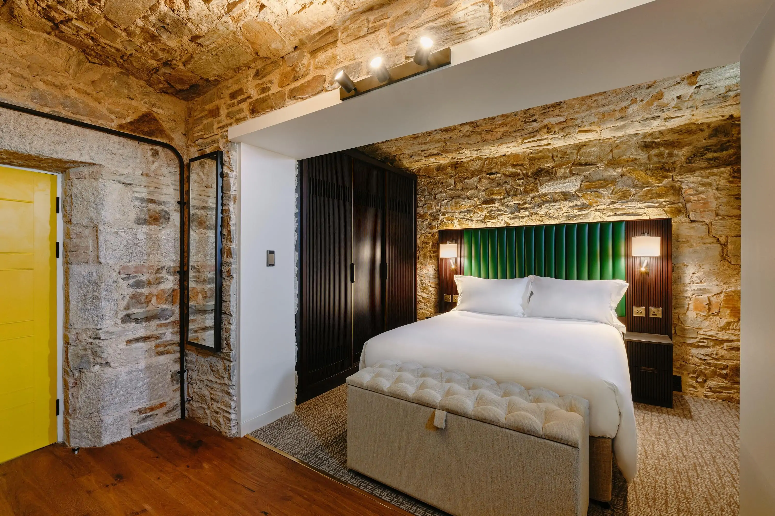bodmin-jail-hotel-leonardo-2147040-executive_room_1_o-847813
