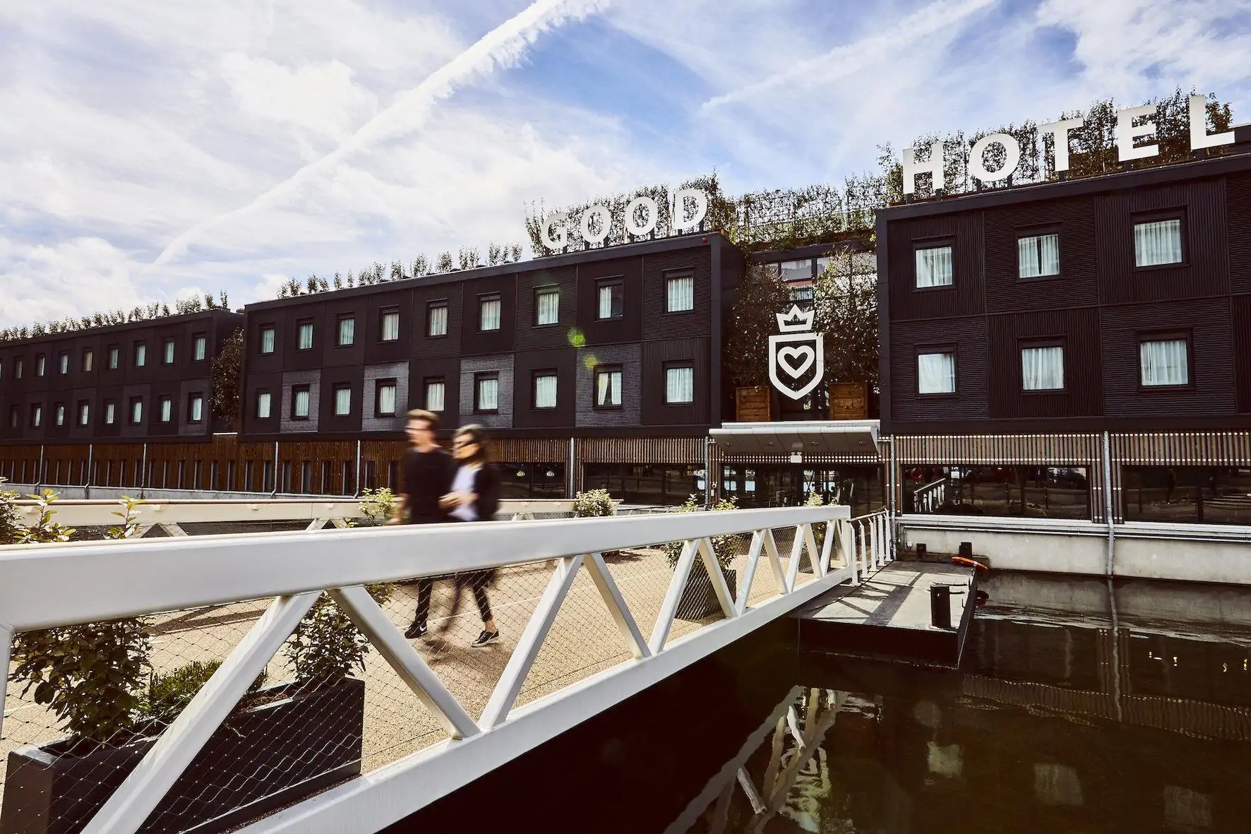 good-hotel-london-leonardo-2021232-exterior_front_bridge_o-944255