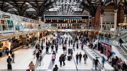 Find cheap flights from Porto to England