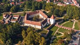 Find cheap flights from Edinburgh to Hungary