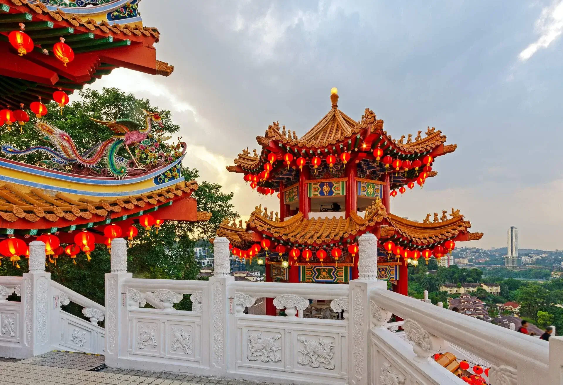 dest_malaysia_kuala-lumpur_thean-hou-temple_gettyimages-1092673680_universal_within-usage-period_40972