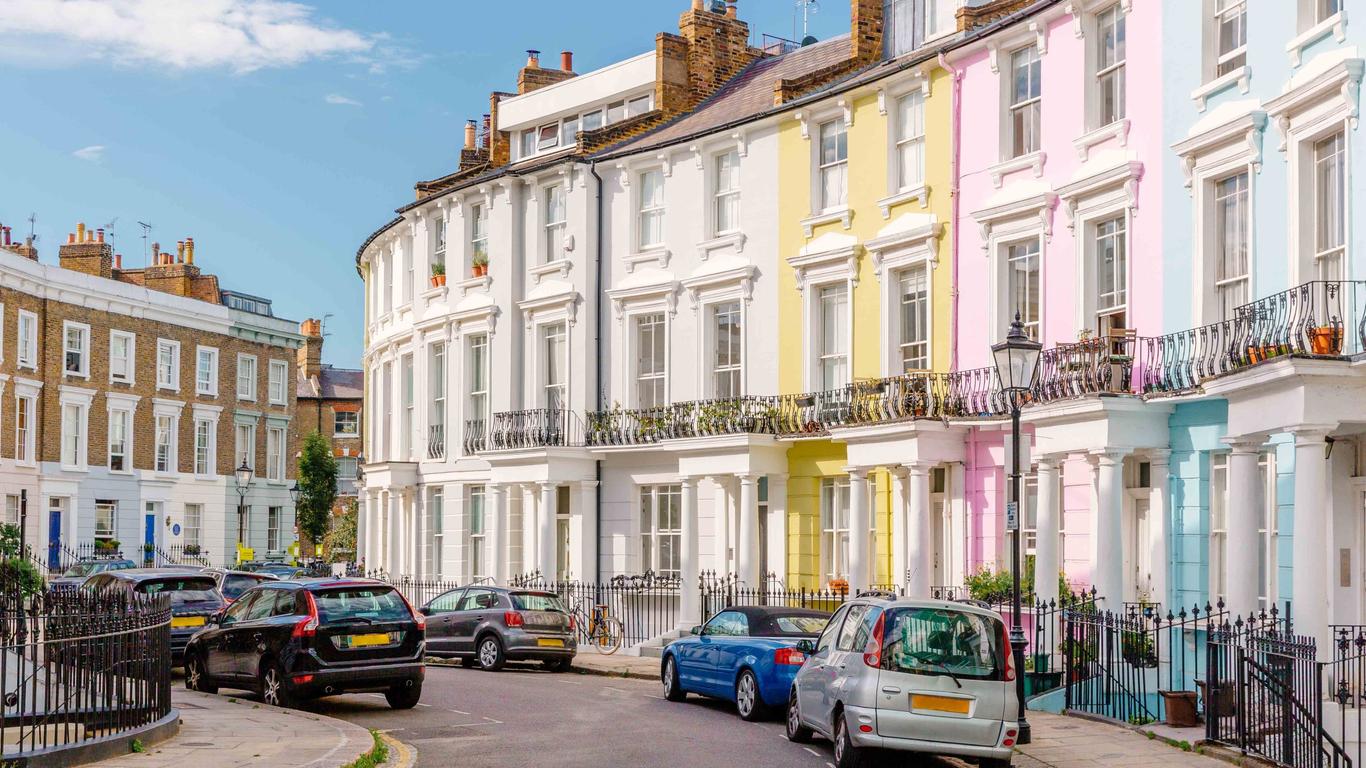 Convenient Transportation: PRICELINE Car Rental for Your London Journey - Exploring London with a Rental Car