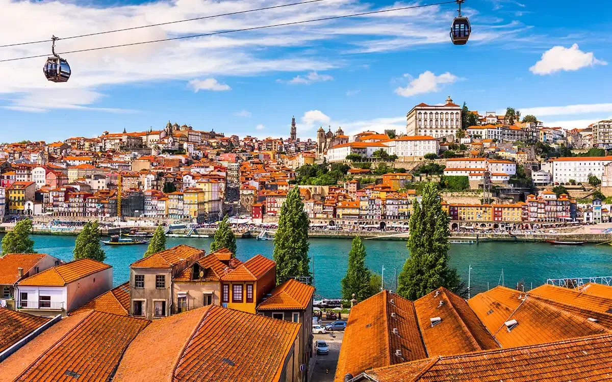 Cheap flights to Porto