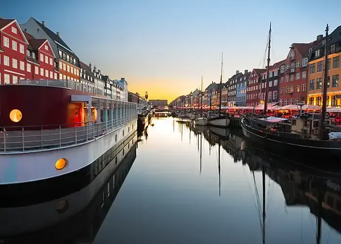  Frank Fischbach/Shutterstock.com | Copenhagen Nyhavn