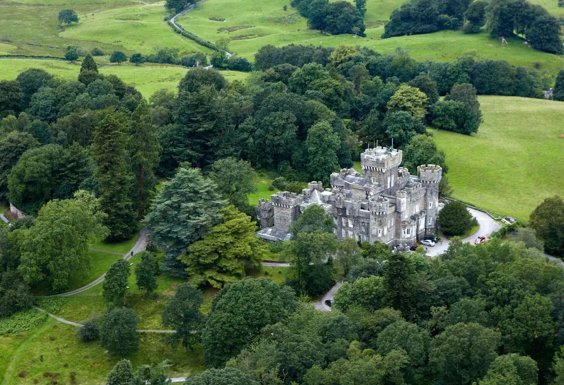 wray castle windermere lake district spring