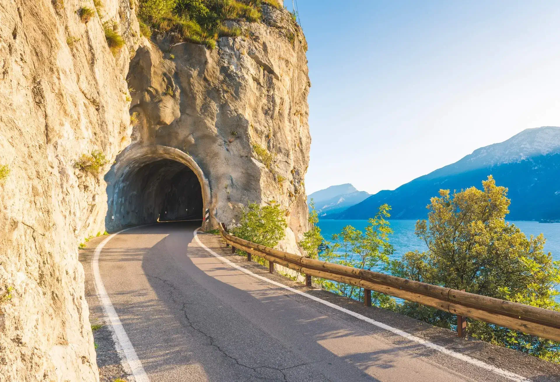 DEST_ITALY_LOMBARDY_TREMOSINE_GettyImages