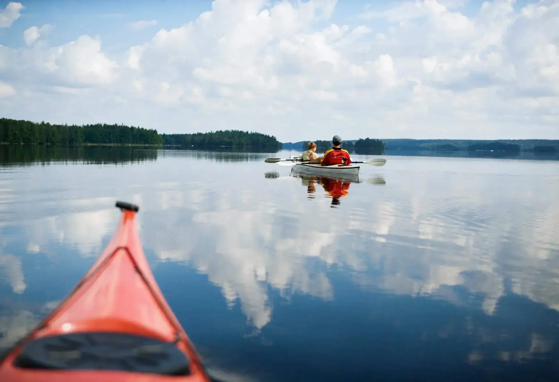 DEST_SWEDEN_SKANE_IMMELN_LAKE_THEME_CANOEING_GettyImages-77510855