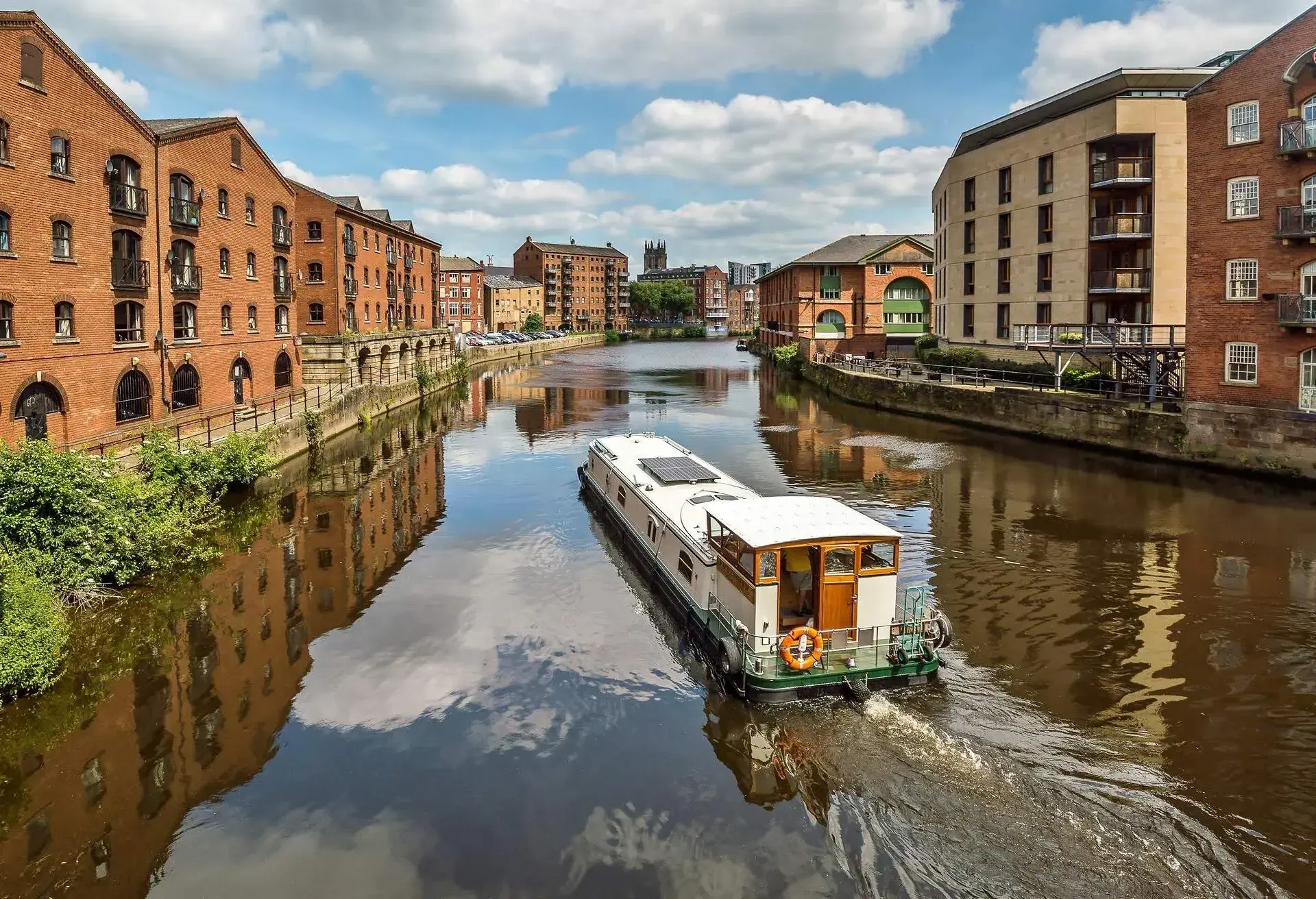 dest_uk_england_leeds_gettyimages-535658287_universal_within-usage-period_29578