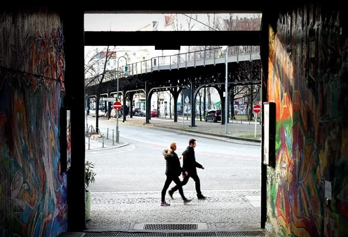 DEST_GERMANY_BERLIN_KREUZBERG_GRAFFITI_STREET_ART_GettyImages-553002625