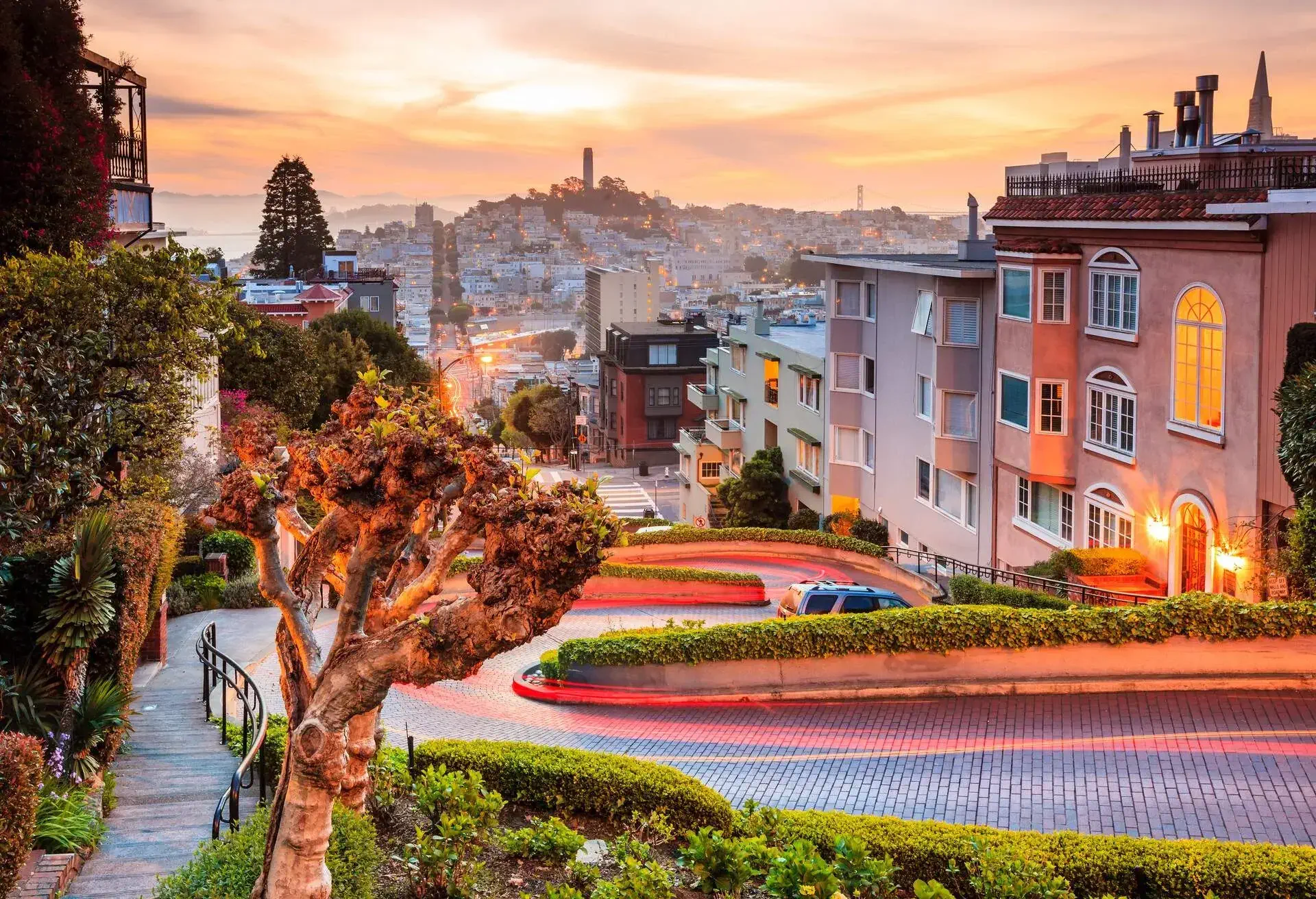 Famous Lombard Street in San Francisco at sunrise; Shutterstock ID 184856327; Purpose: destiny; Brand (KAYAK, Momondo, Any): any