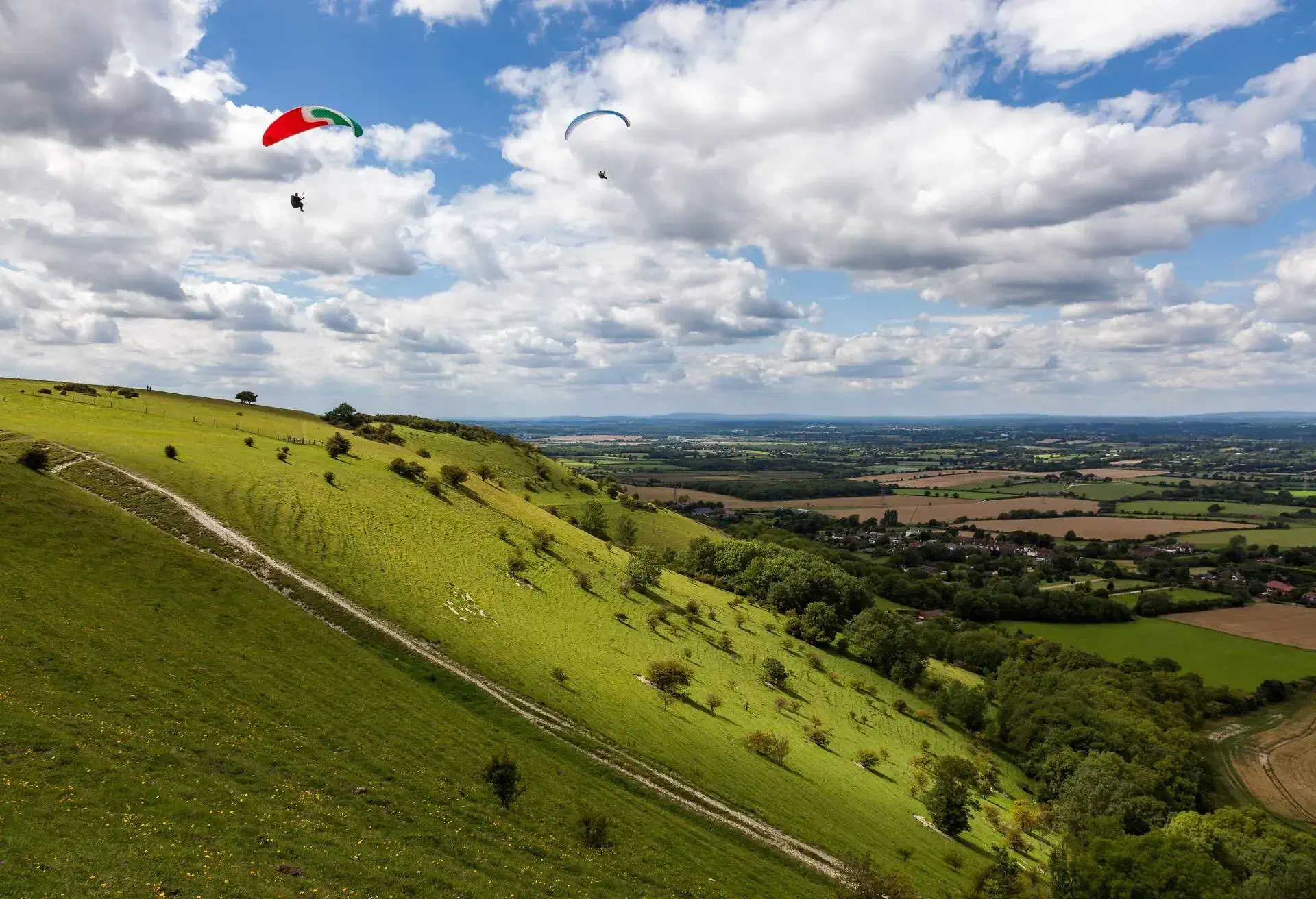 DEST_UK_BRIGHTON_DEVILS_DYKE_THEME_PARAGLIDING_GettyImages-1181938035