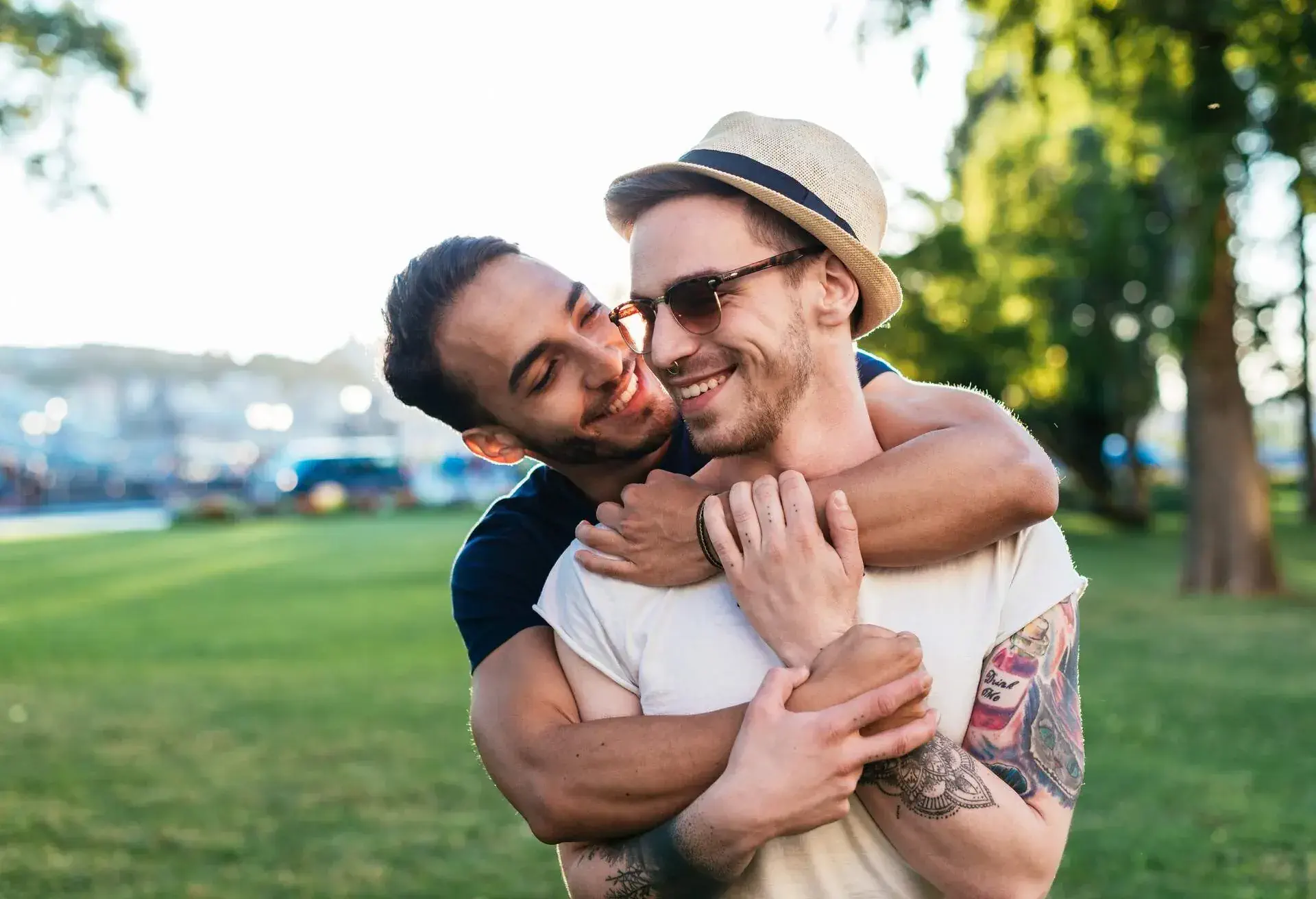 theme_gay_couple_gettyimages