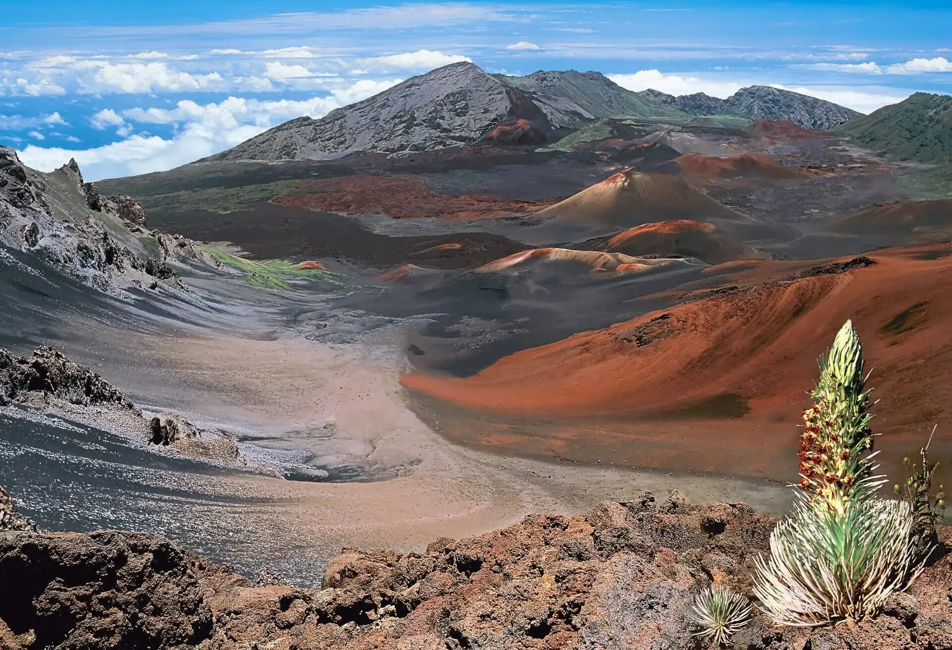 dest_hawaii_kula_haleakala-national-park_gettyimages-111787342_universal_within-usage-period_45558-1