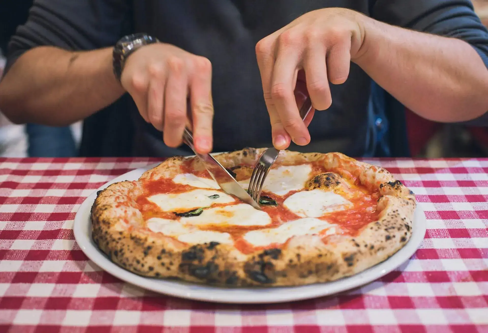 theme_food_piza_restaurant_gettyimages-760298809_universal_within-usage-period_85245.jpg