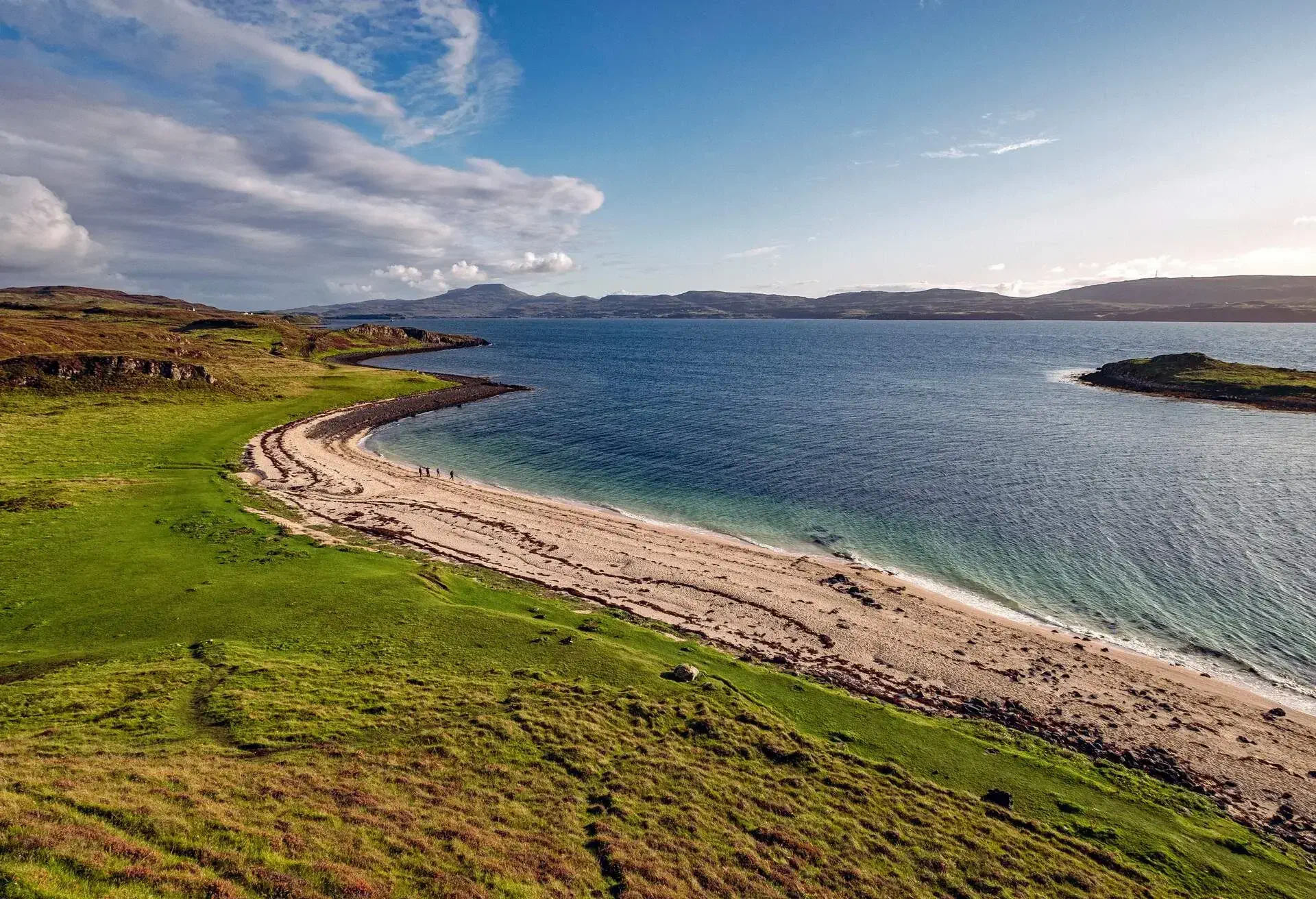 DEST_SCOTLAND_UK_CLAIGAN_CORAL-BEACH-SKYE-GettyImages-1184250655