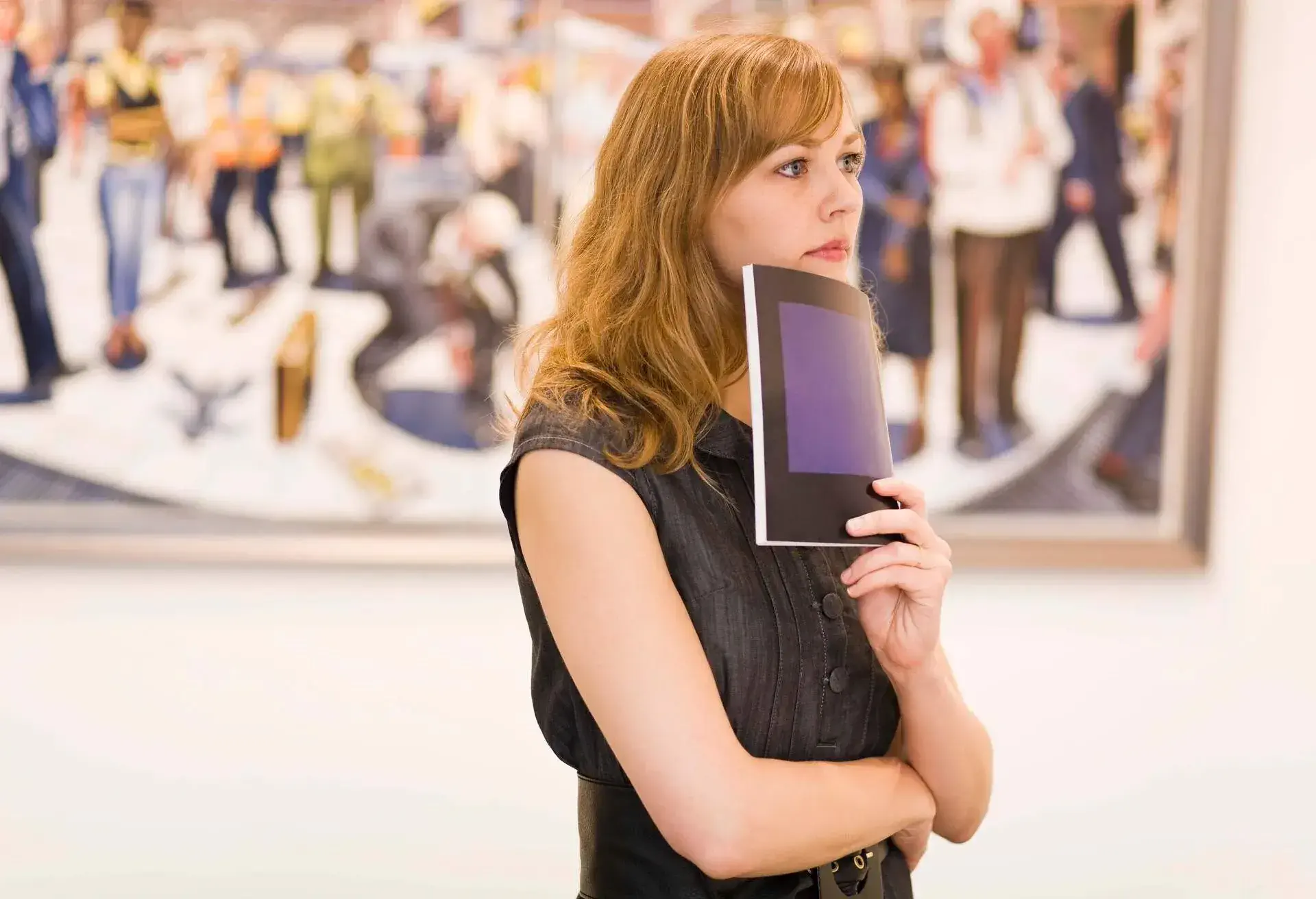 THEME_PEOPLE_WOMAN_ART_MUSEUM_GALLERY_SERIOUS_SOMBER_GENERIC_GettyImages-86500263