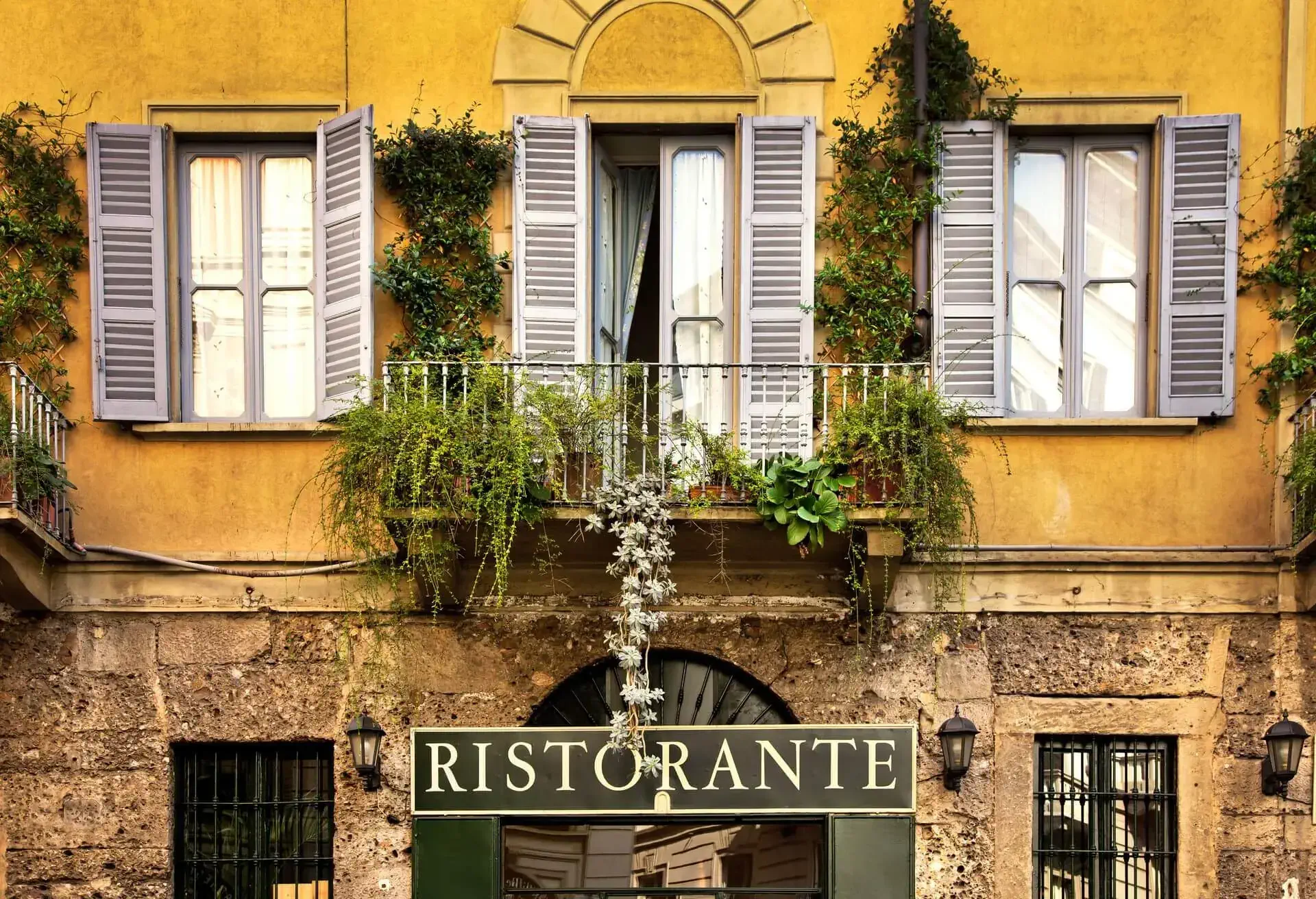 taly_milan_theme_restaurant_gettyimages