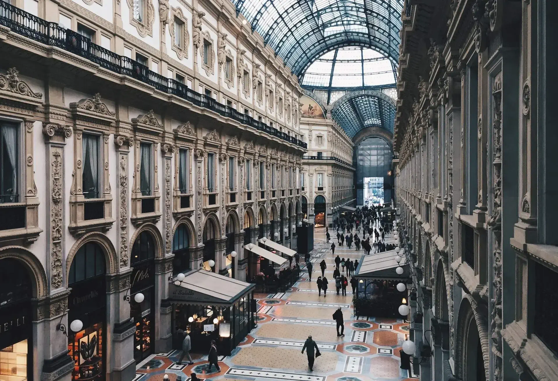 DEST_ITALY_MILAN_GALLERIA_THEME_SHOPPING_RESTAURANT_GettyImages-606980391
