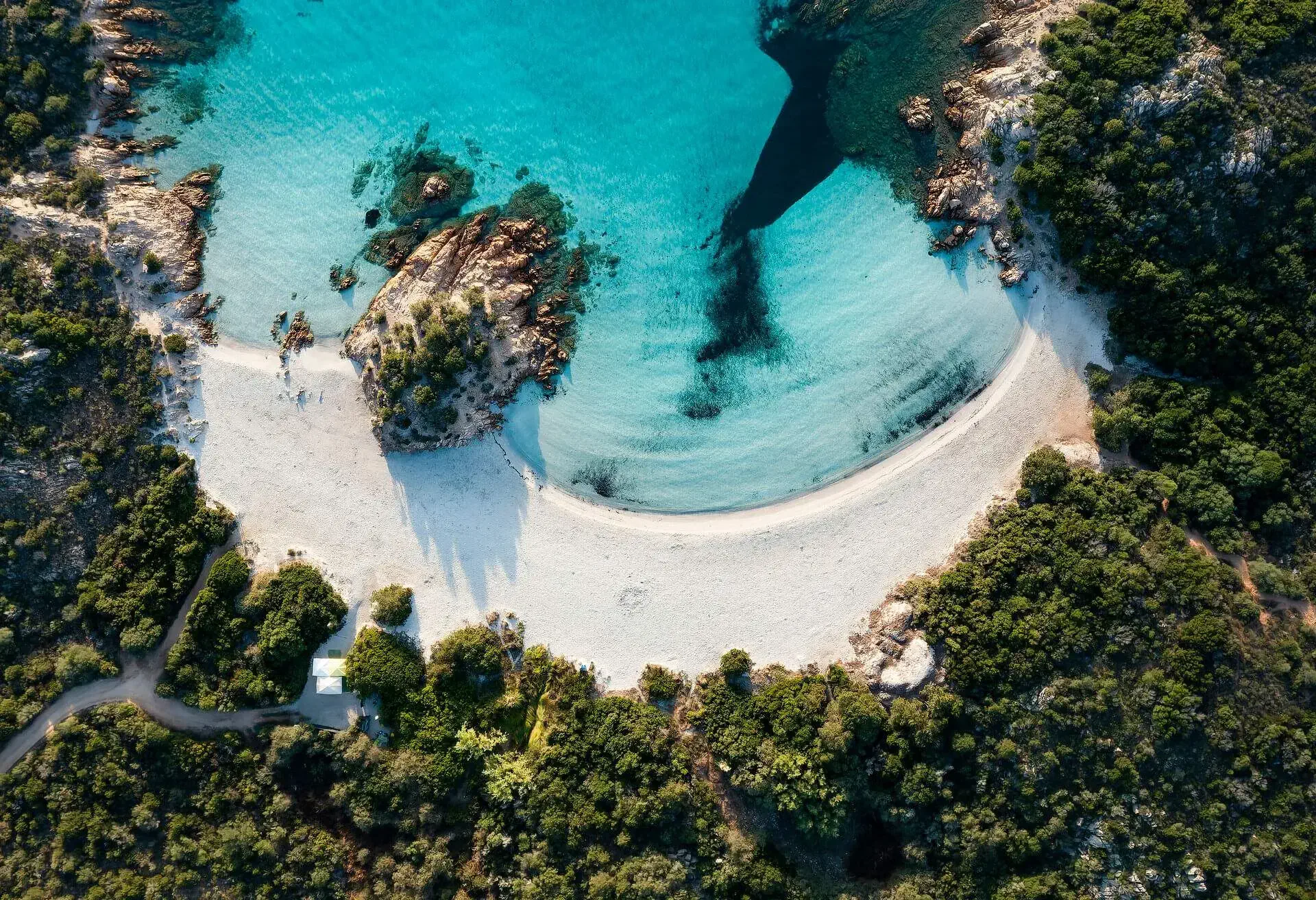 dest_italy_sardinia_prince_beach_gettyimages-1341987230_universal_within-usage-period_83286-1.jpg