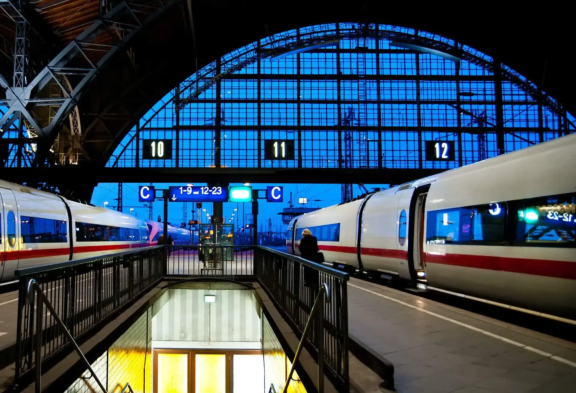 STATION_TRAIN_TRANSPORTATION