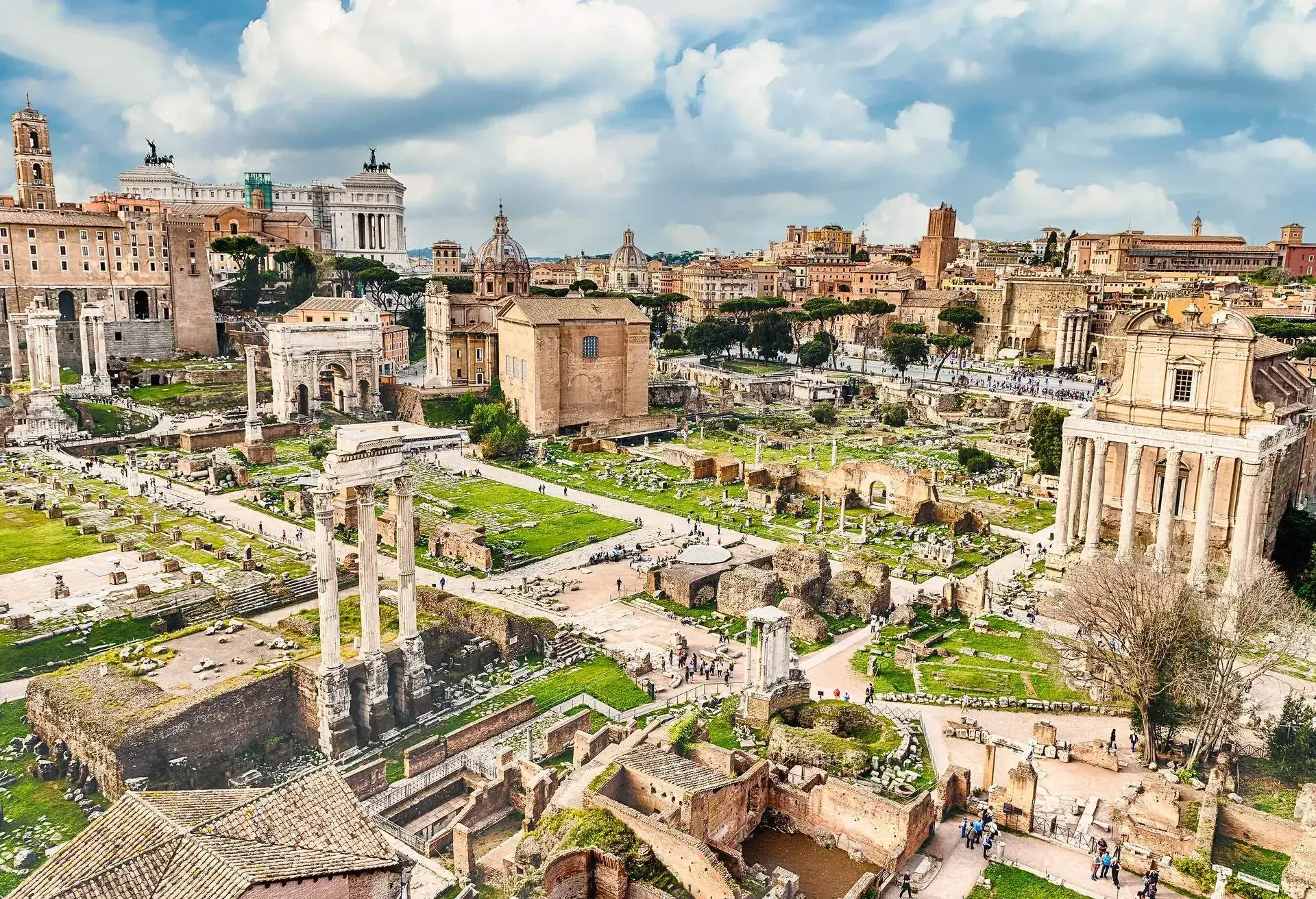 DEST_ITALY_ROME_MUNICIPO-I_ROMAN-FORUM_GettyImages-856229732