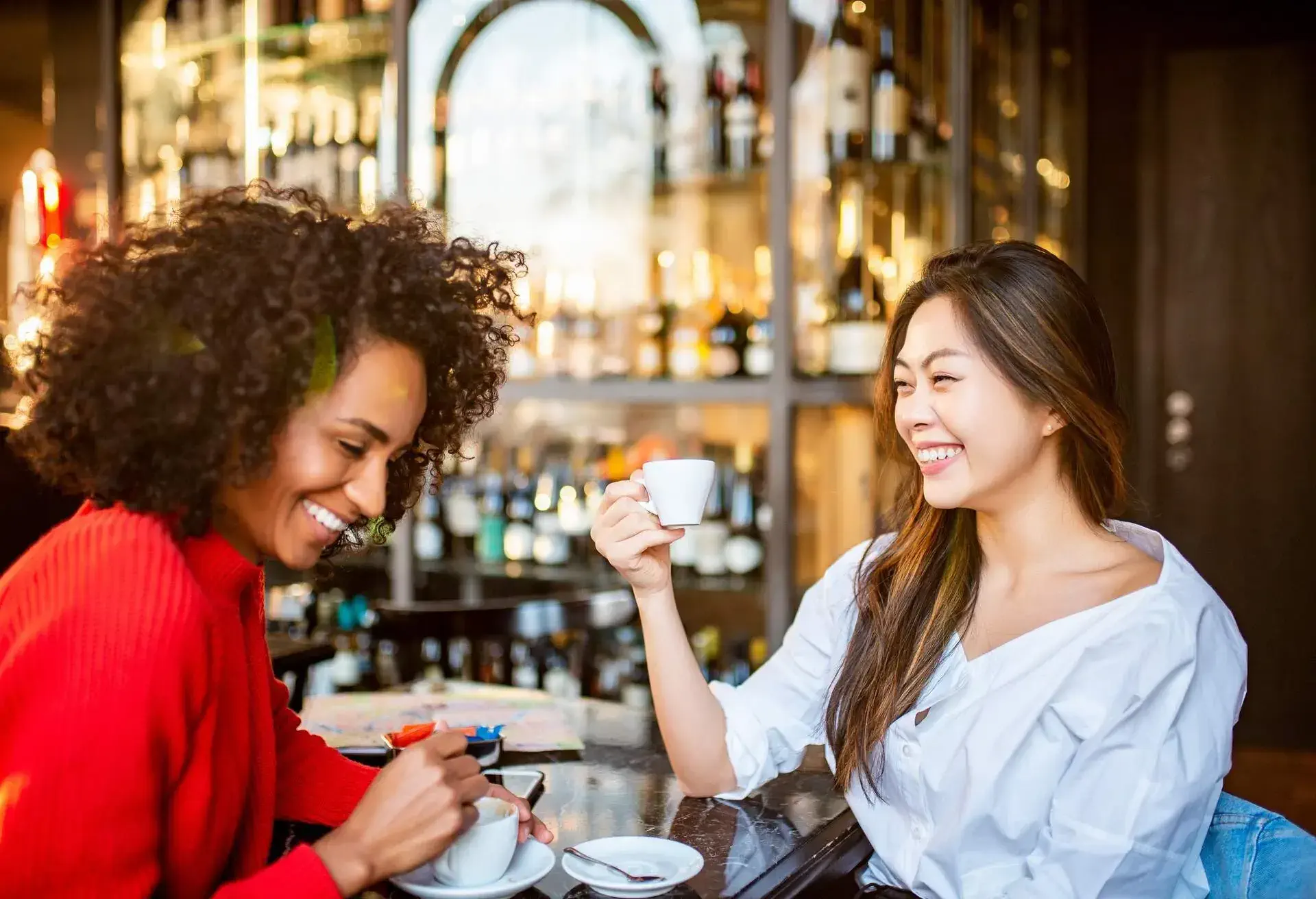 theme_people_friends_restaurant_cafe_gettyimages-1139906713_universal_within-usage-period_83809