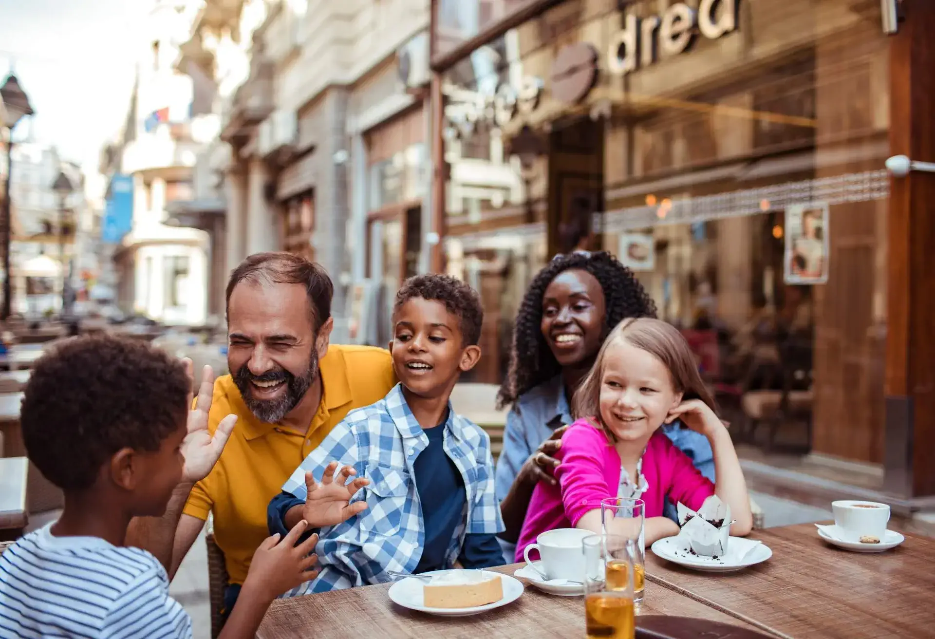 THEME_FAMILY_TRAVEL_VACATION_RESTAURANT