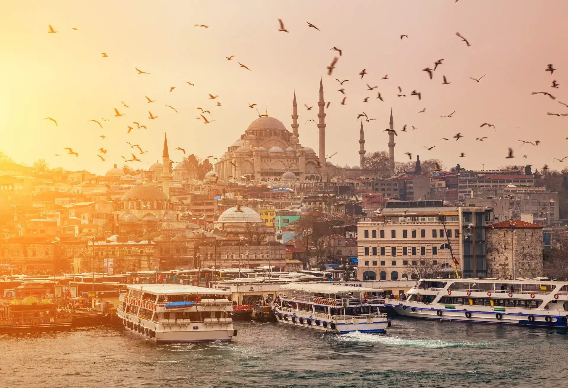 dest_istanbul_ferries_gettyimages-905082694_universal_within-usage-period_82567-1.jpg