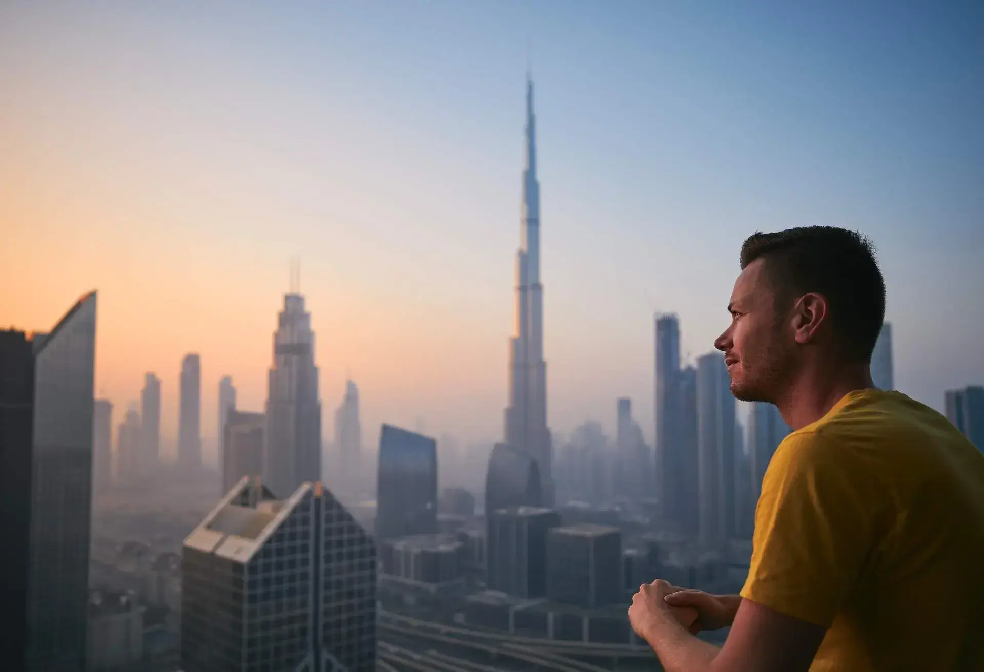 DEST_UAE_DUBAI_ARCHITECTURE_PEOPLE_MAN_SKYLINE_GettyImages-1351275140-5.jpg