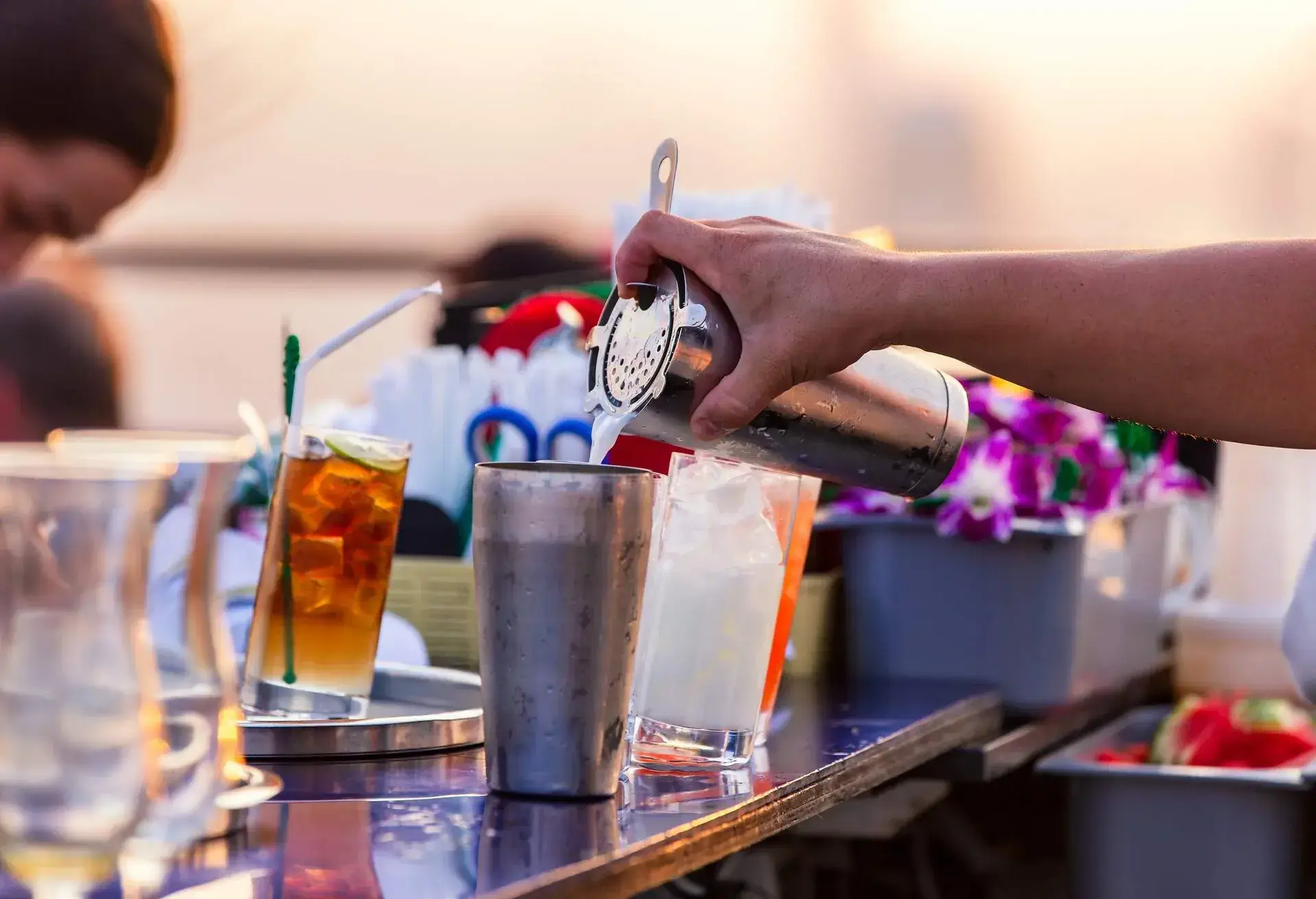 THEME_FOOD_COCKTAIL_DRINK_BARTENDER_ROOFTOP_BAR_GettyImages-1160310399.jpg
