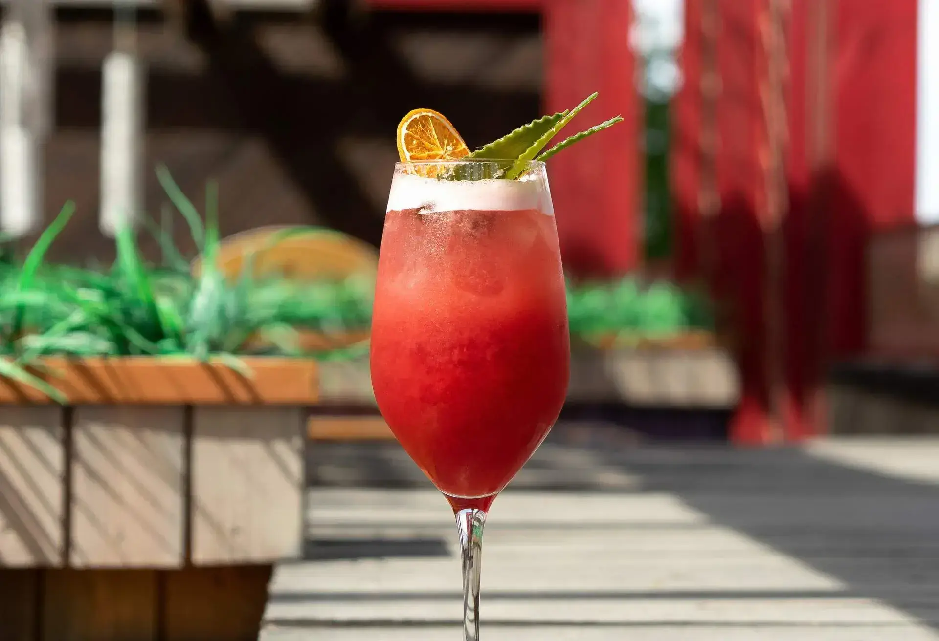 THEME_FOOD_COCKTAIL_DRINK_RED_ROOFTOP_BAR_GettyImages