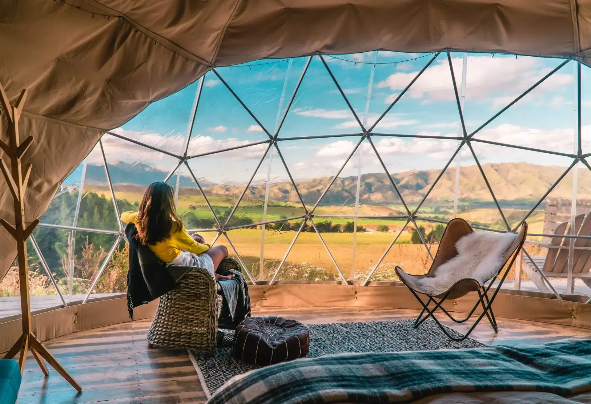 theme_camping_igloo_geo-tent_nature_shutterstock_1417999838_universal_within-usage-period_54130