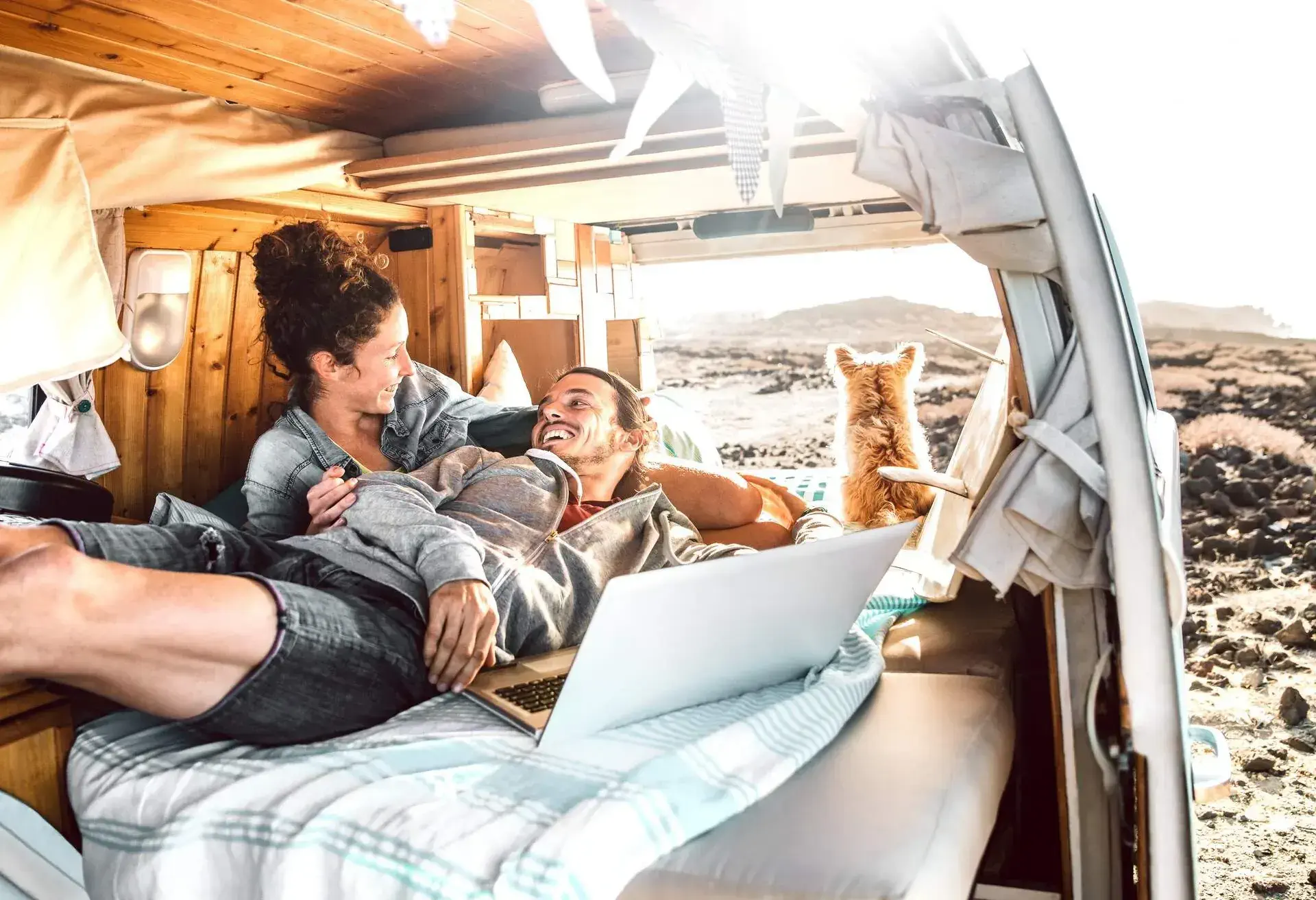 theme_people_person_travel_vacation_couple_friends_pet_dog_camping_camper_van_roadtrip