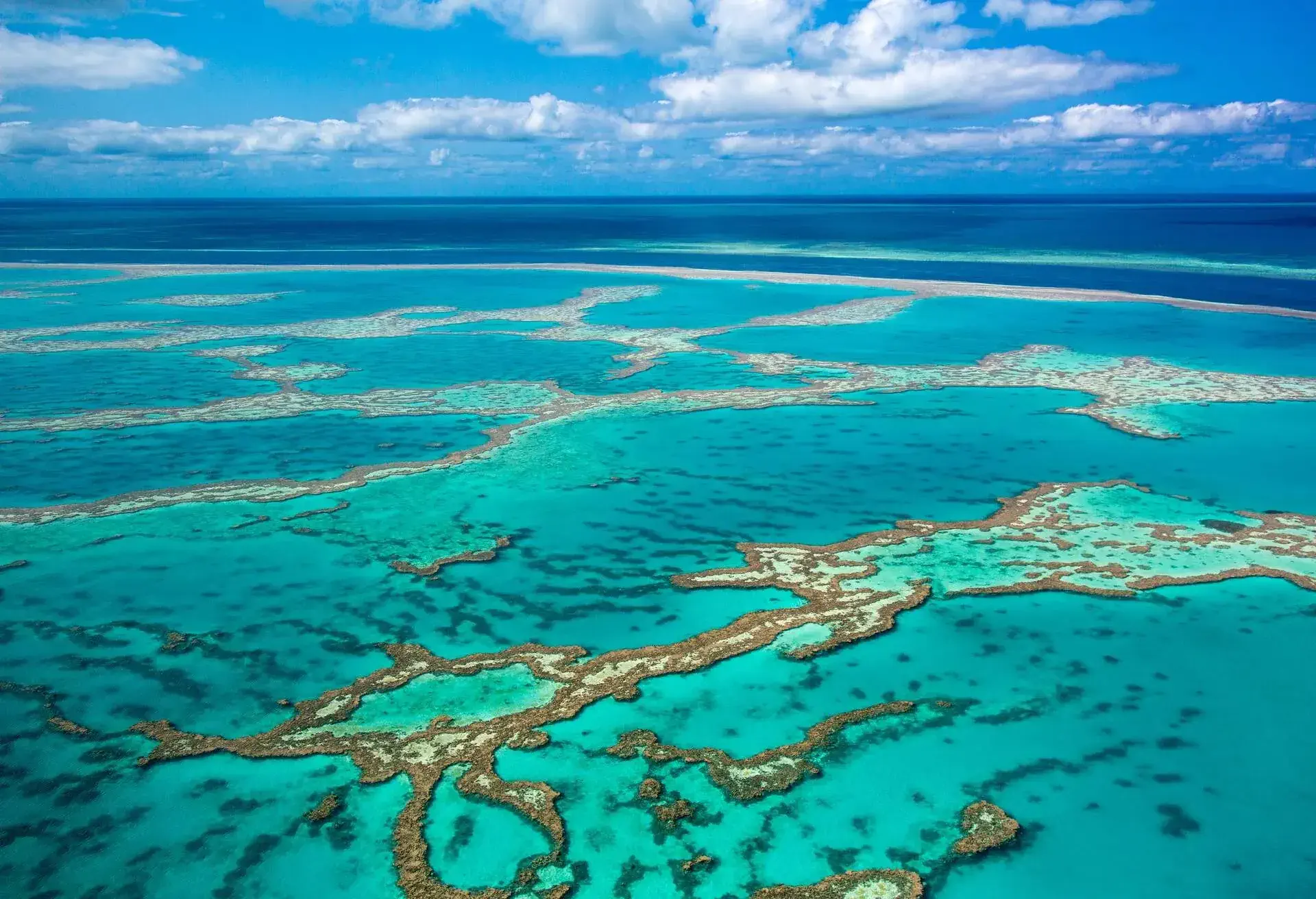 DEST_AUSTRALIA_WHITSUNDAY_ISLAND_GettyImages-158714547