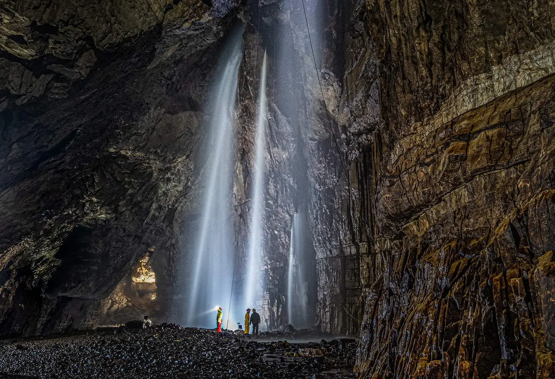 dest_uk_england_yorkshire_ingleborough-cave_gettyimages-1168218344
