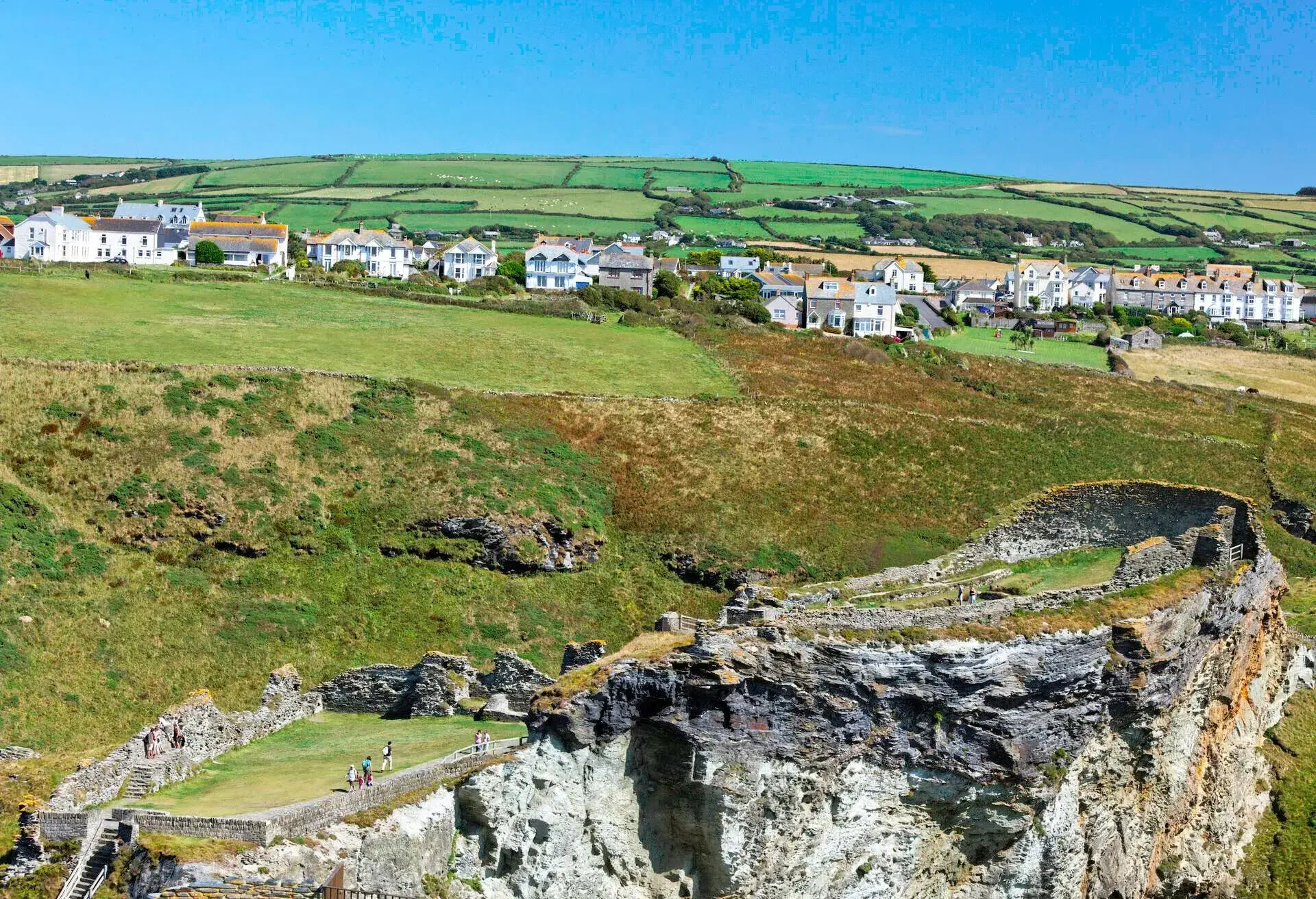 dest_uk_tintagel_gettyimages-521416834_universal_within-usage-period_69421