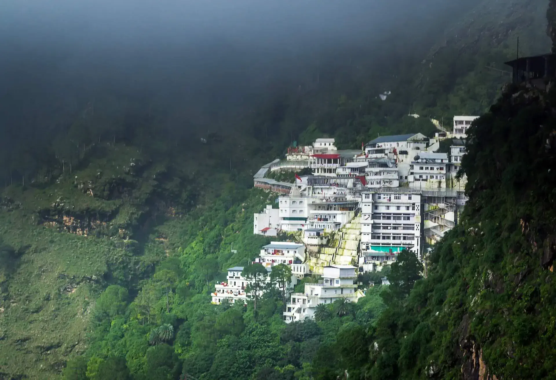 DEST_INDIA_Vaishno_Devi_Shrine_GettyImages-868026642